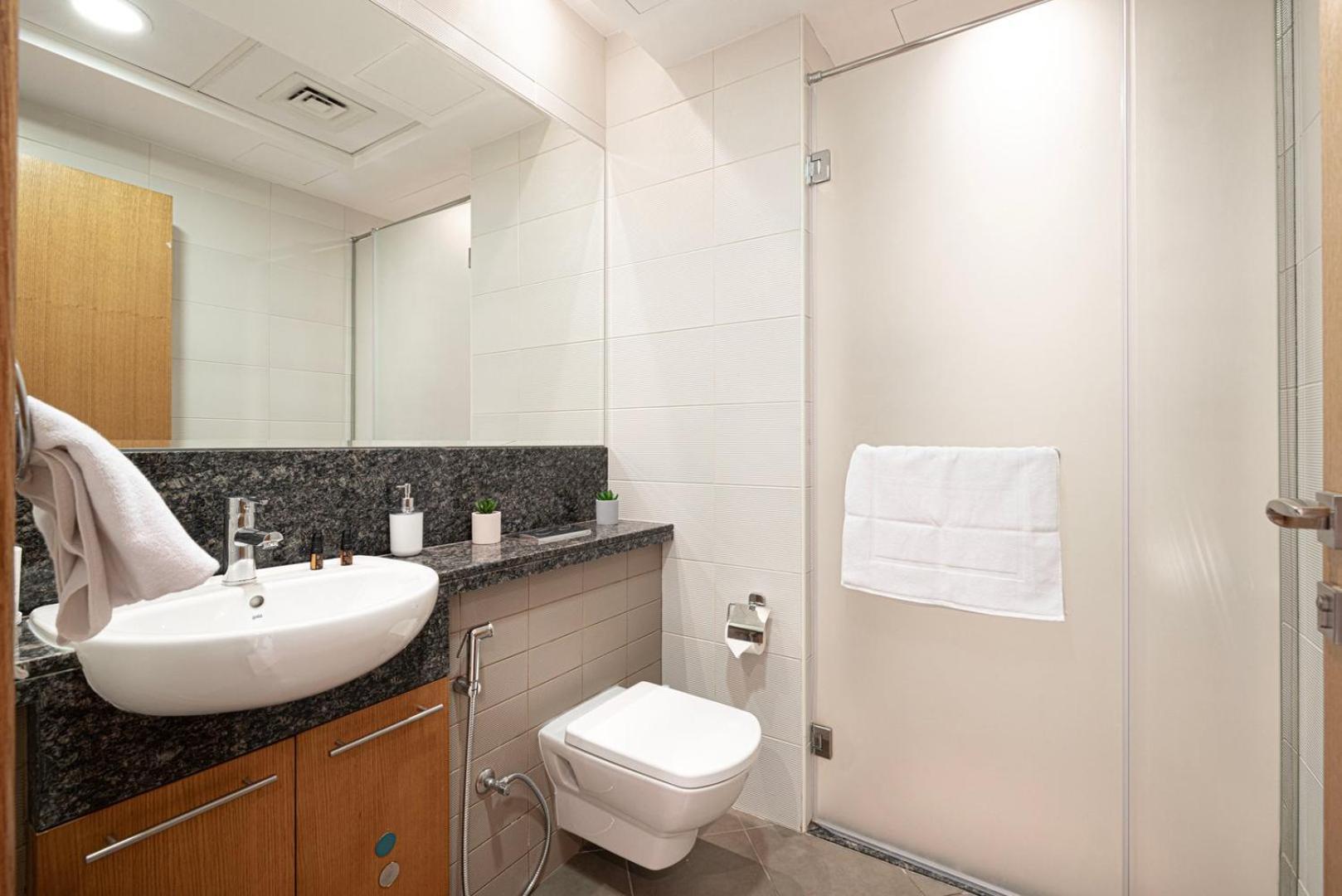 Apartment Modern In Bay Square Business Bay *