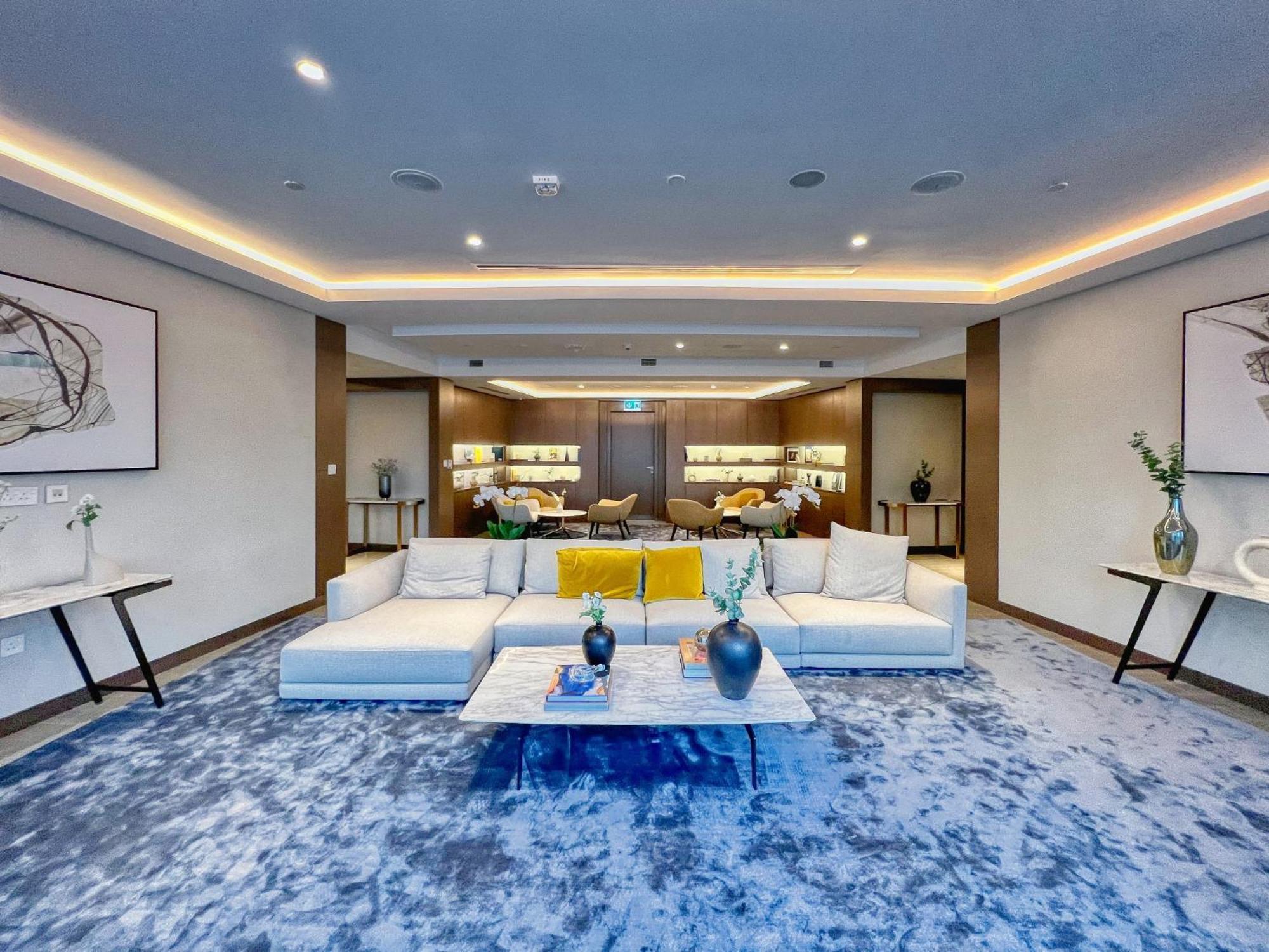 Spectacular Views Of Burj & Fountain - 2 Br Apartment