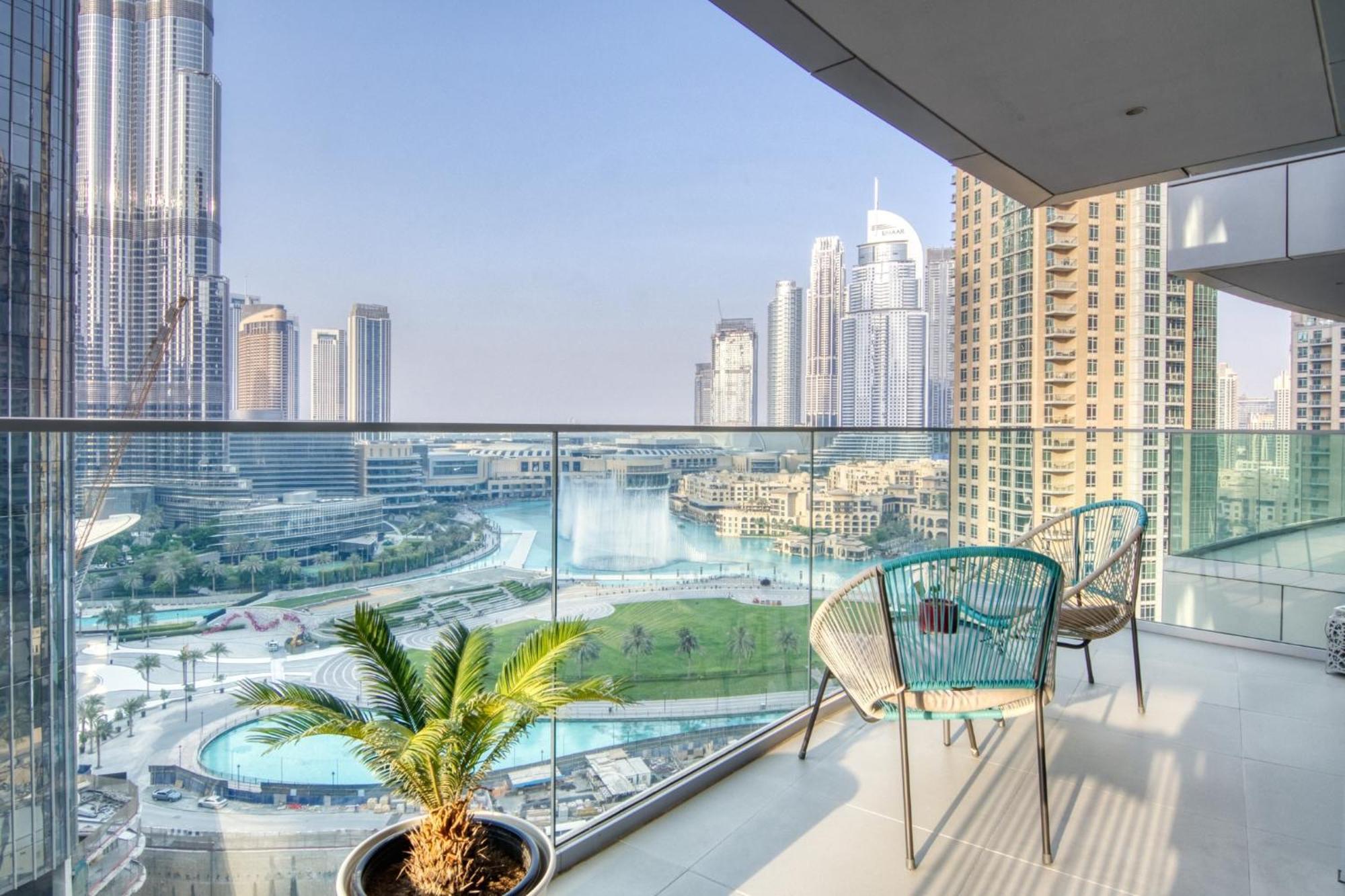 Spectacular Views Of Burj & Fountain - 2 Br Apartment *