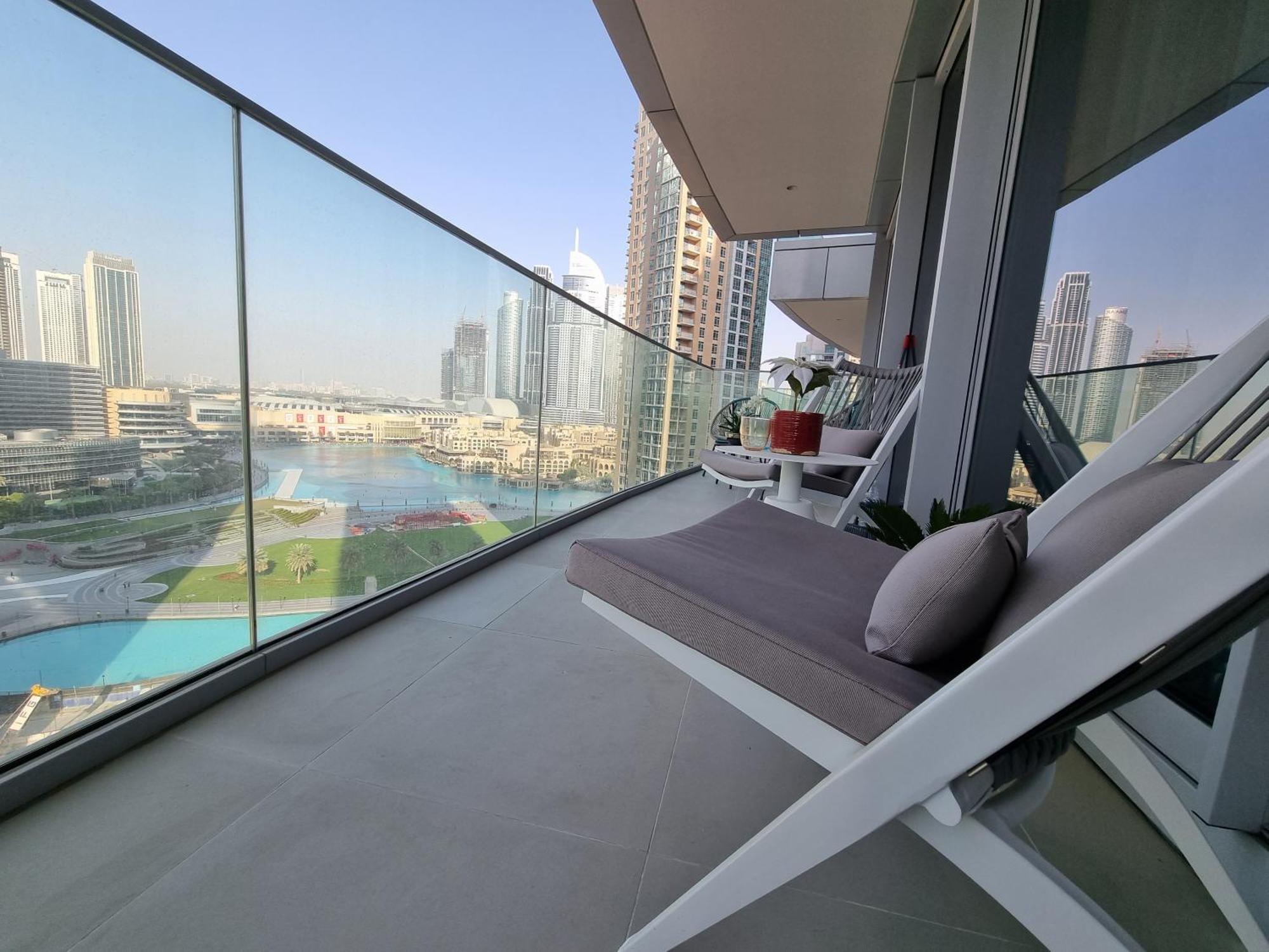 Spectacular Views Of Burj & Fountain - 2 Br Apartment *