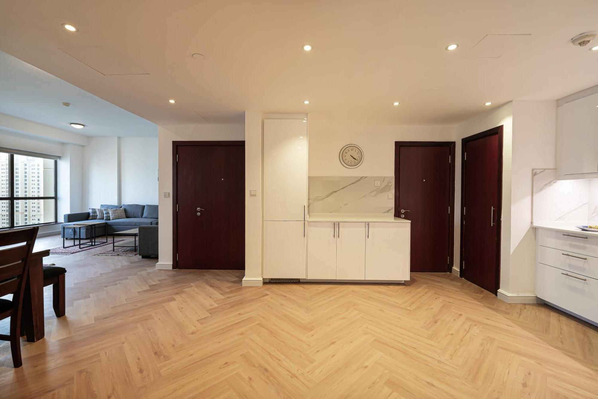 First Class In Heart Of Jbr, Steps To The - 121 Living Apartment Dubai