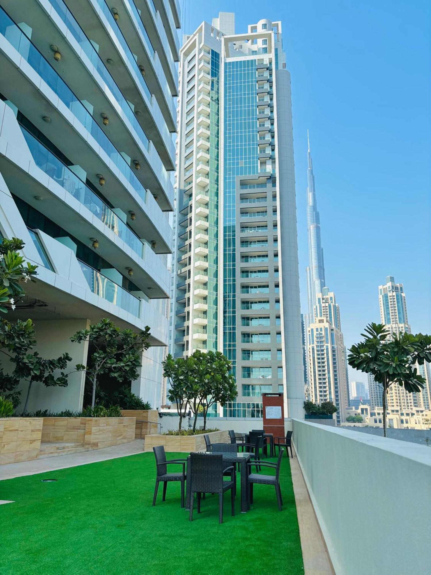 Stunning With Infinity Pool , Canal View , Gym & Free Parking Apartment