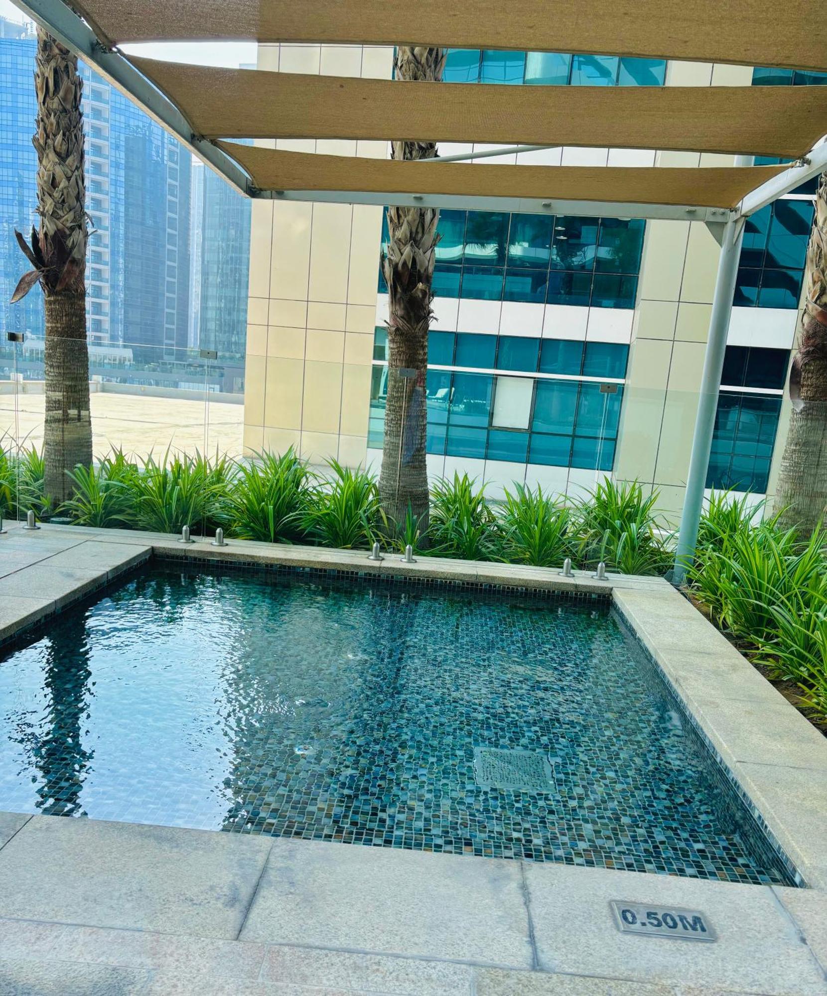 Stunning With Infinity Pool , Canal View , Gym & Free Parking Dubai