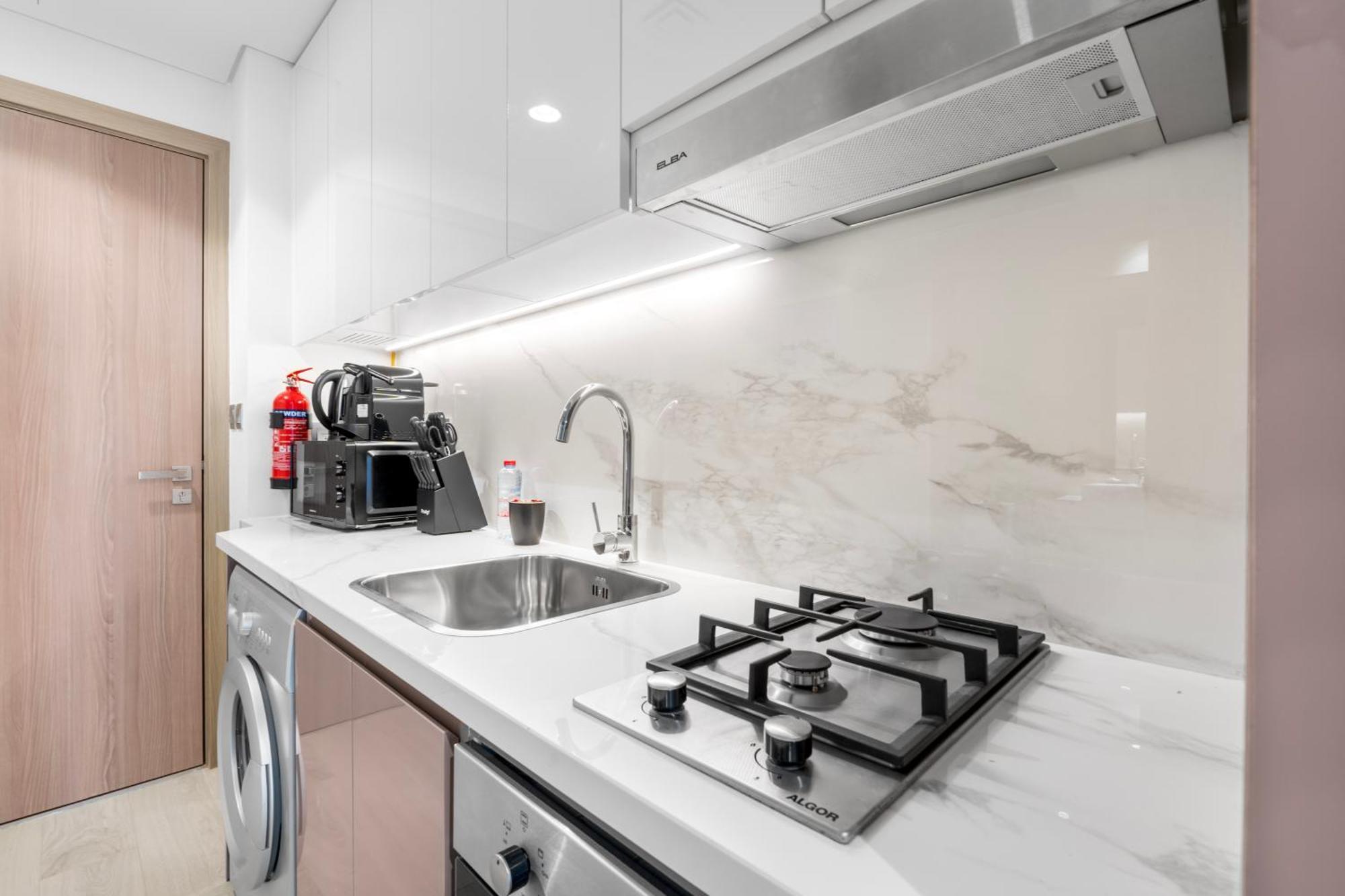 - 10 Minutes From Downtown Apartment
