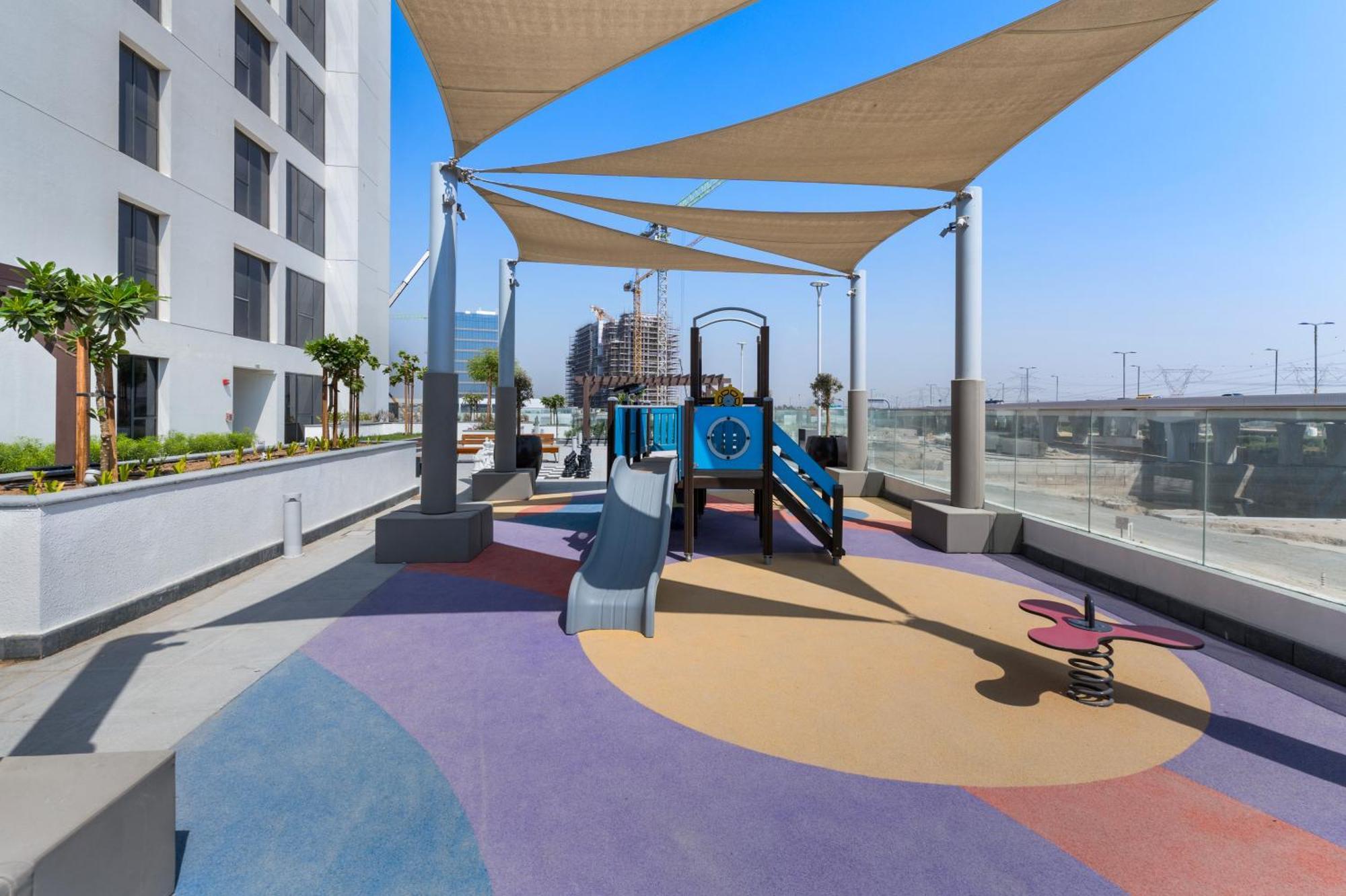 Apartment - 10 Minutes From Downtown Dubai