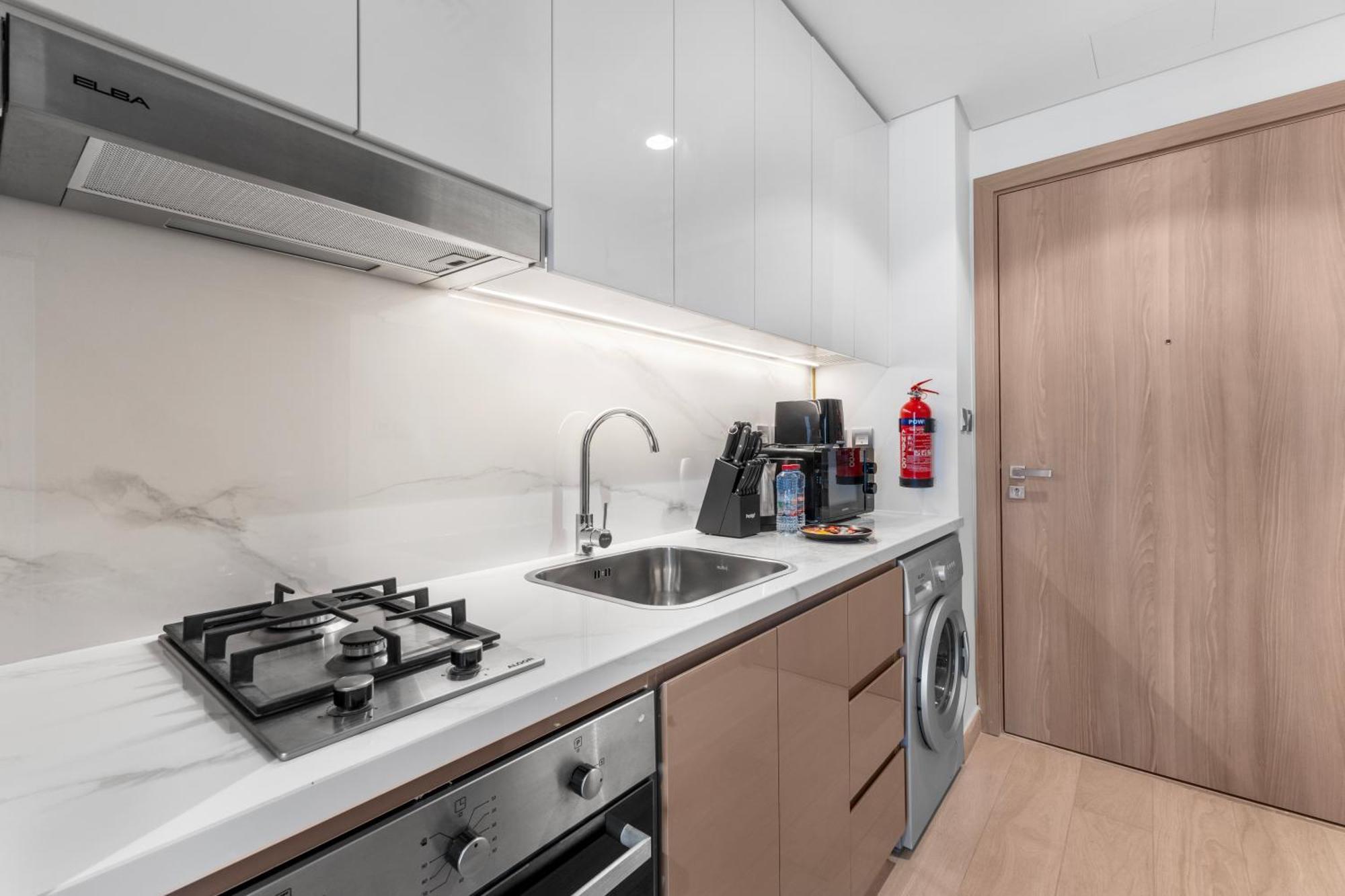 - 10 Minutes From Downtown Apartment *