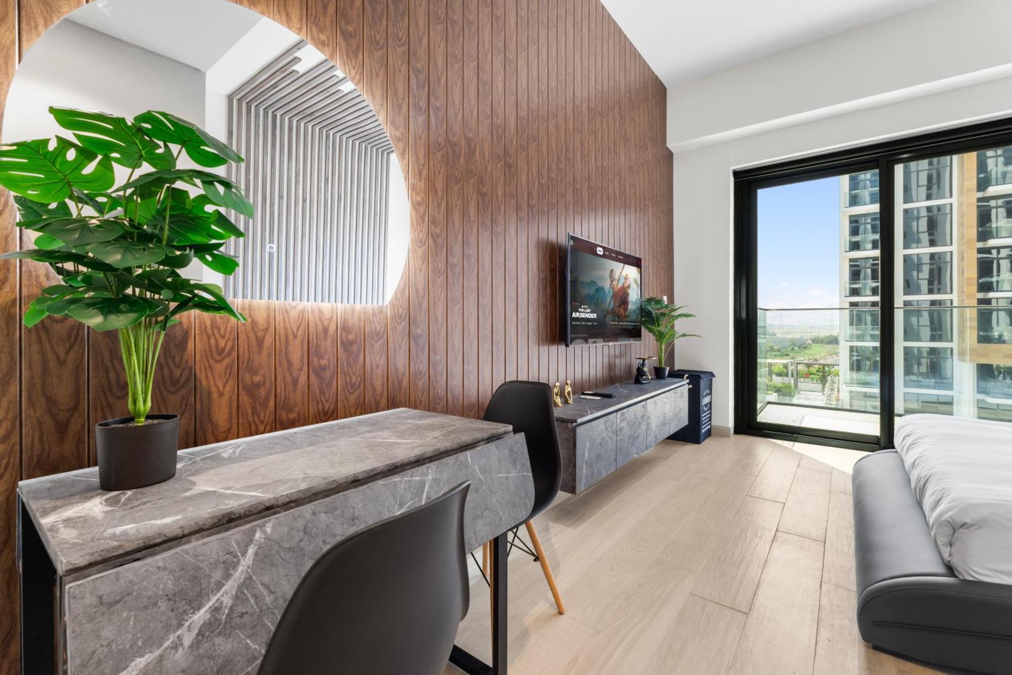 Apartment - 10 Minutes From Downtown Dubai