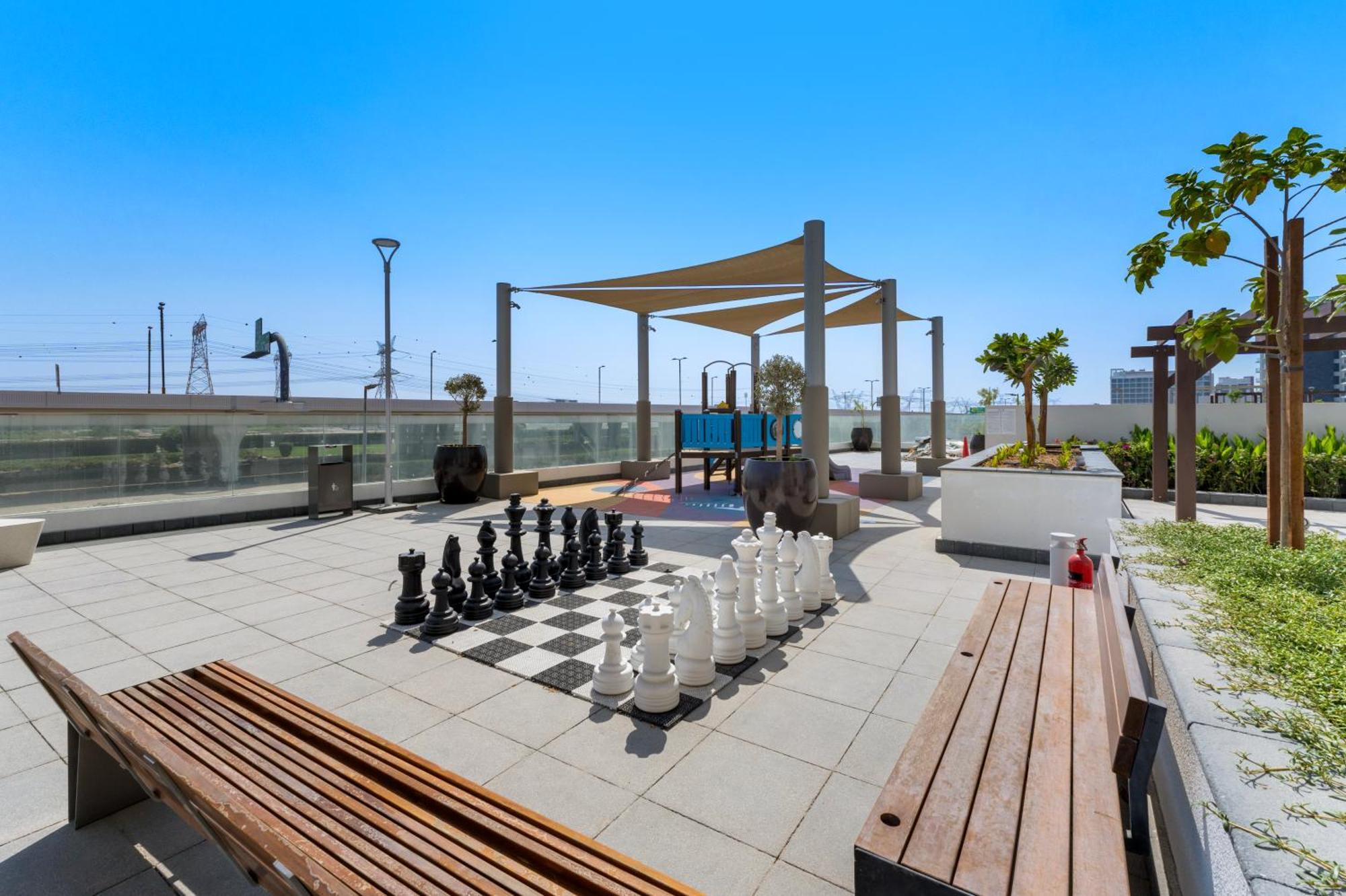 - 10 Minutes From Downtown Apartment