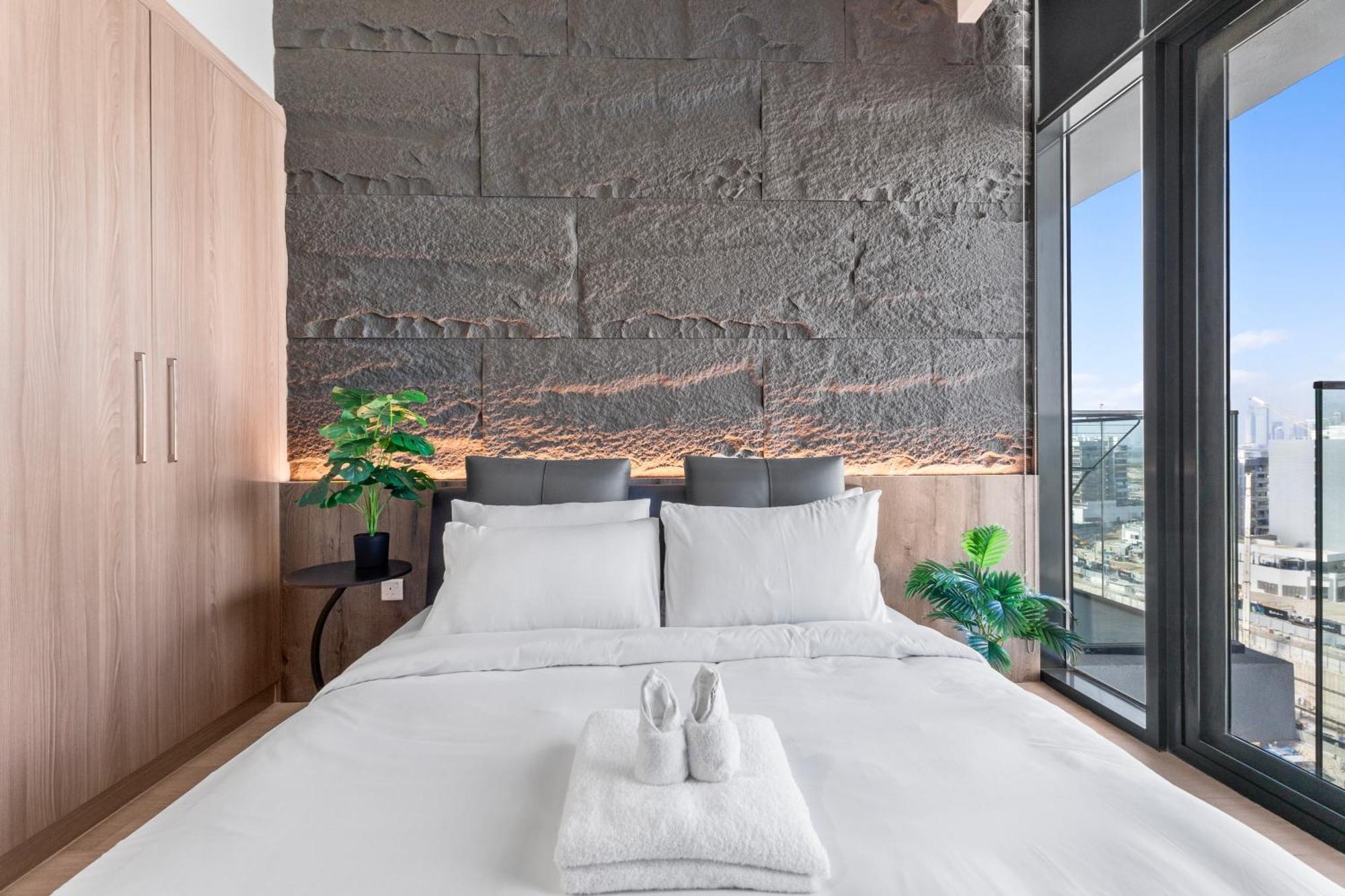 Apartment - 10 Minutes From Downtown Dubai
