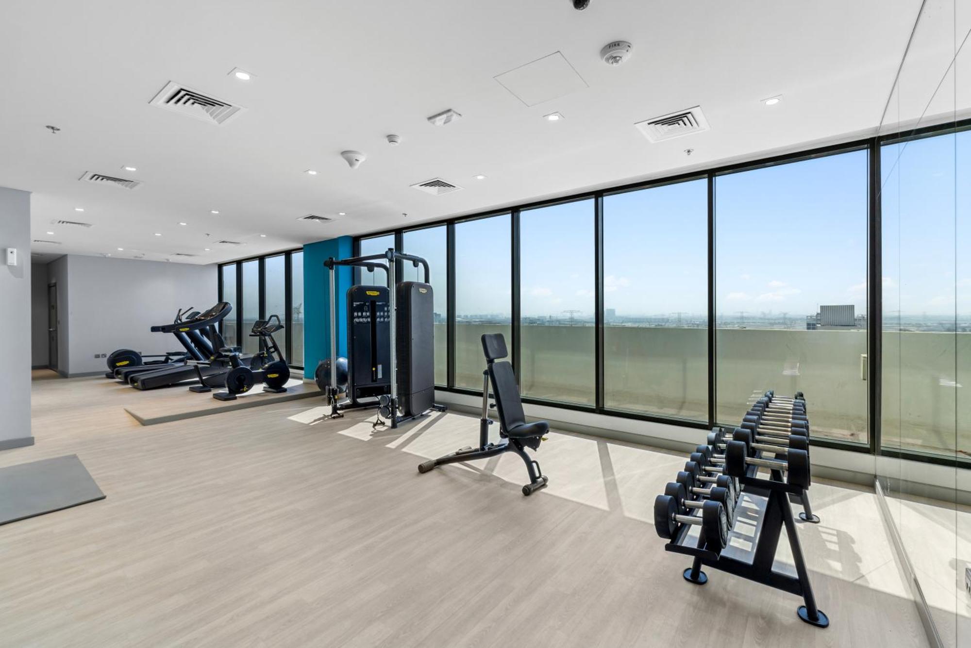 - 10 Minutes From Downtown Apartment