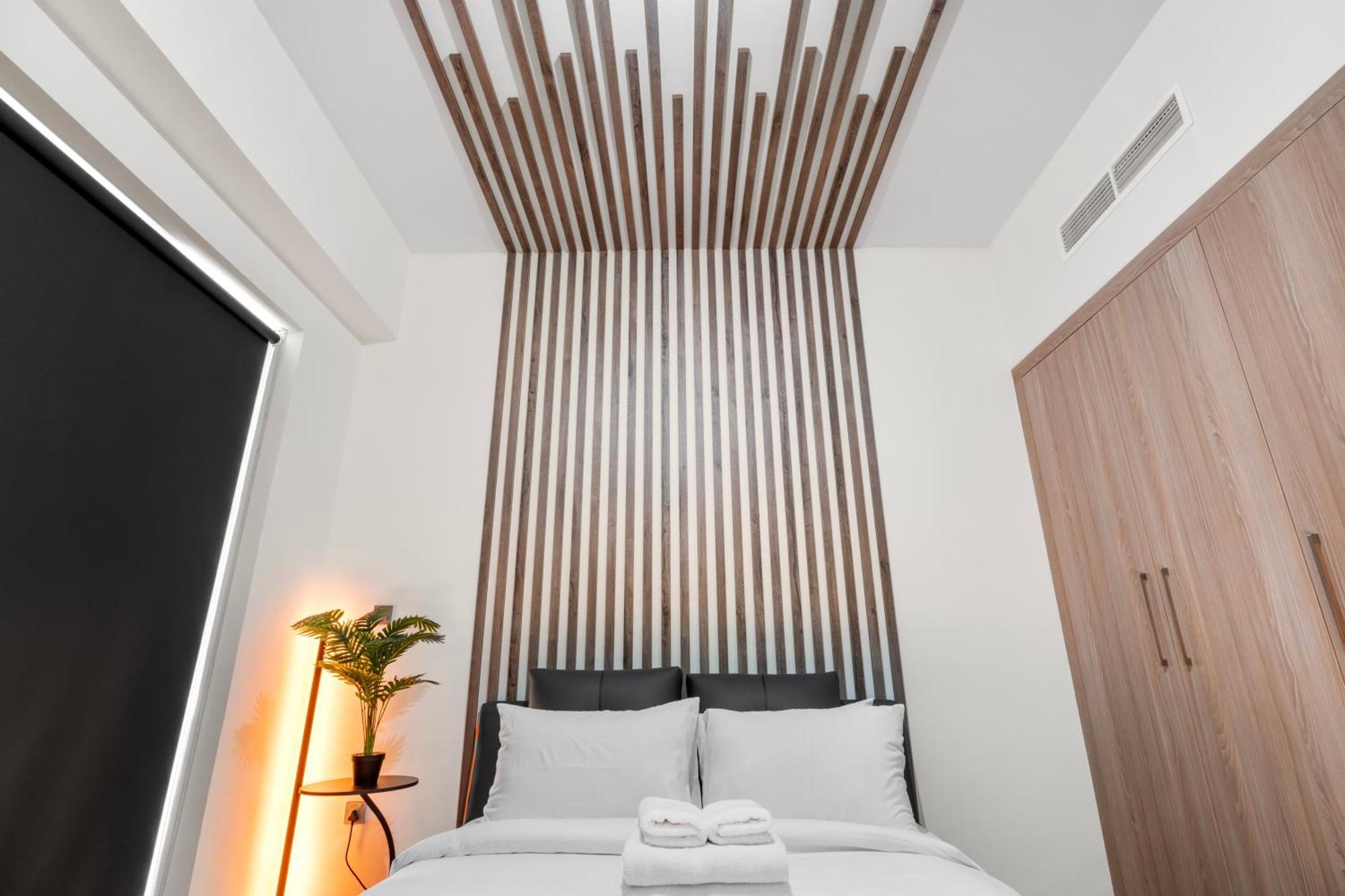 - 10 Minutes From Downtown Apartment *