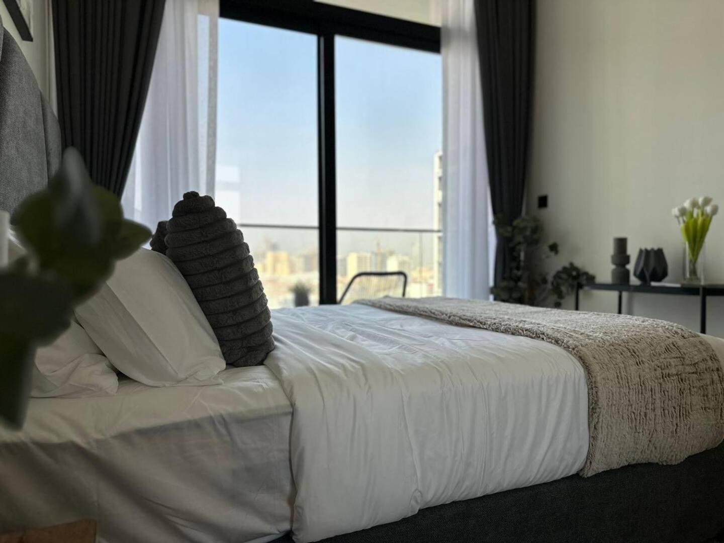 Premium 1br Fully Furnished With Balcony * Dubai
