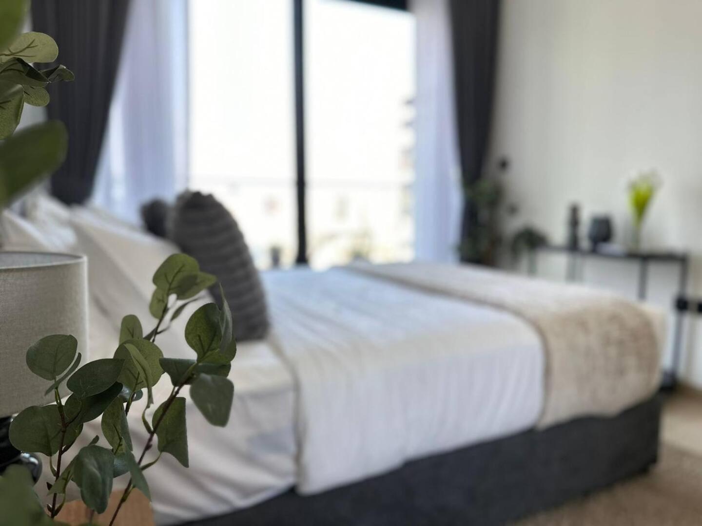 Premium 1br Fully Furnished With Balcony * Dubai