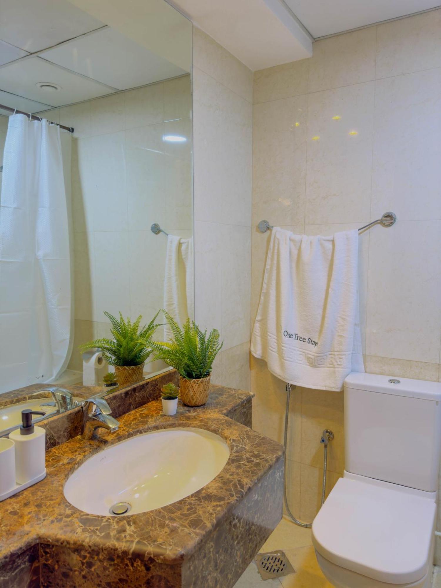 Luxury 3bhk Jbr By One Tree Apartment Dubai
