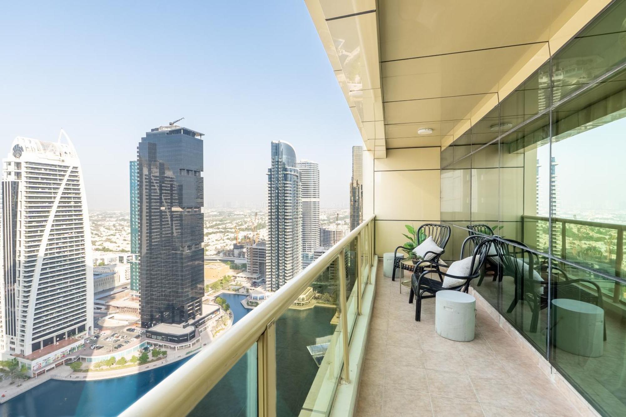 Apartment Stylish 1br Apartment! Near Metro & Stroll To Marina Dubai