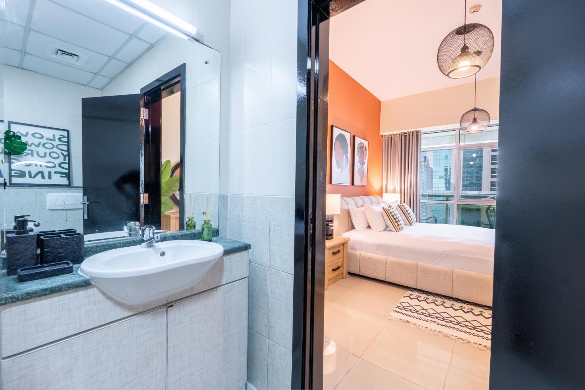 Apartment Stylish 1br Apartment! Near Metro & Stroll To Marina *