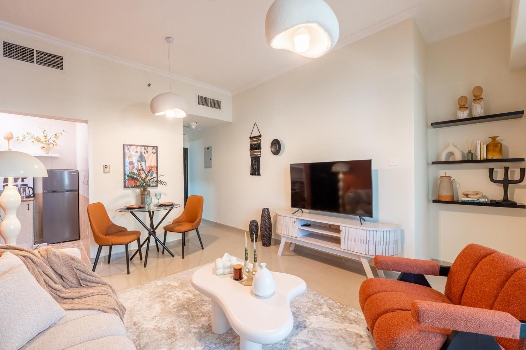 Stylish 1br Apartment! Near Metro & Stroll To Marina Apartment