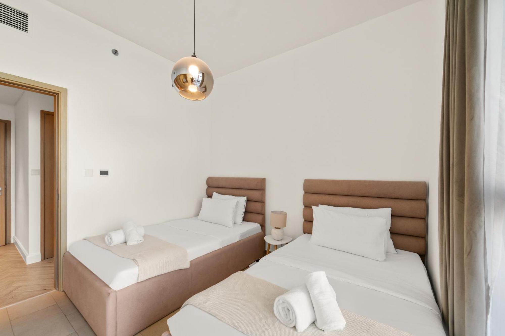 Cozy 4br With Panoramic Creek Views * Dubai