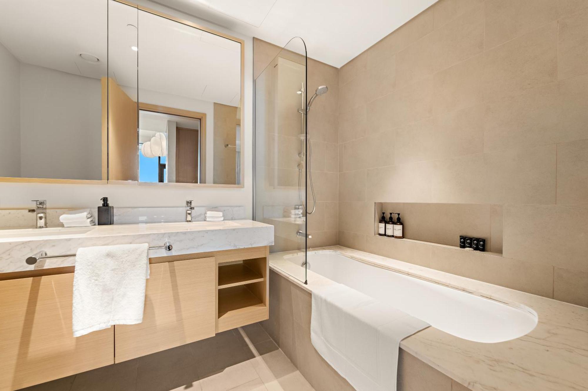 Cozy 4br With Panoramic Creek Views Dubai