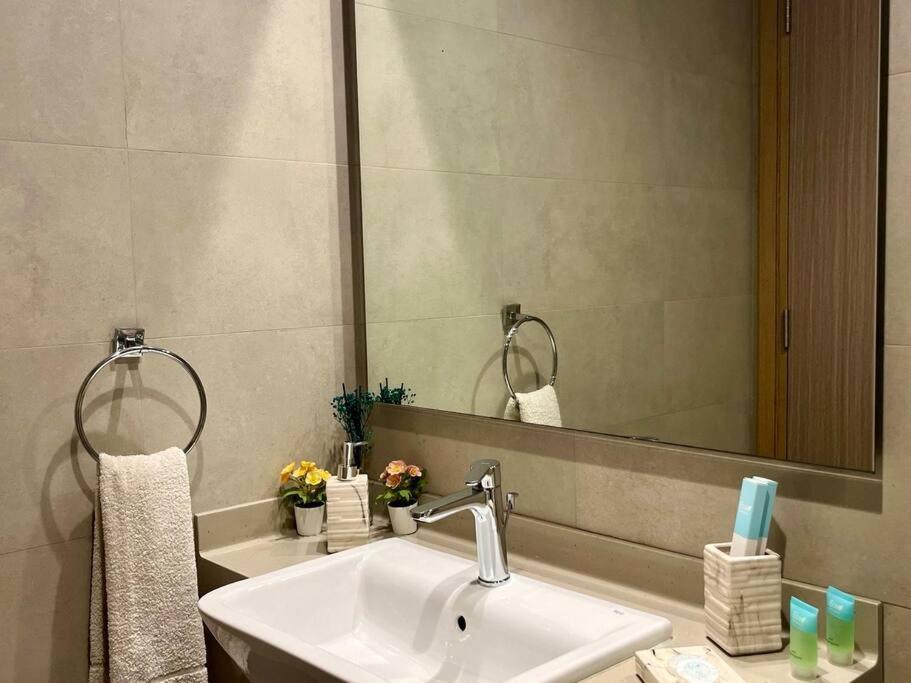 2 Bedroom With Maid Exclusive Burj Khalifa View *