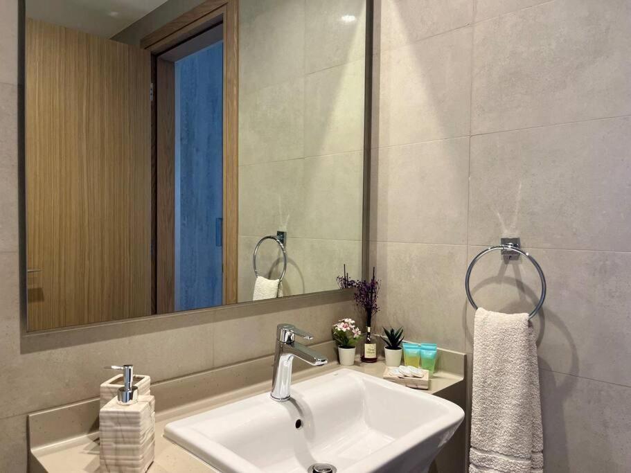 Apartment 2 Bedroom With Maid Exclusive Burj Khalifa View *