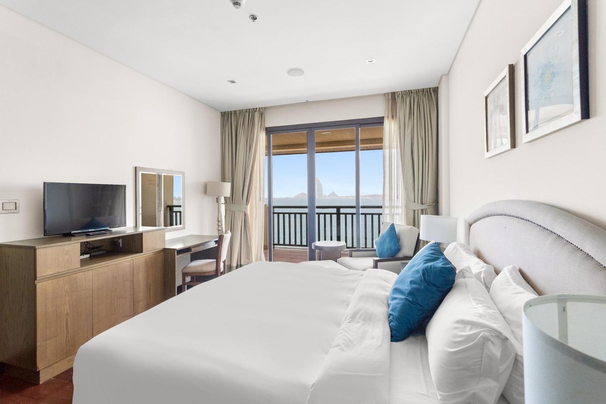 Lux Mina 1 Bhk In Palm Jumeirah With Sea View And Private Beach