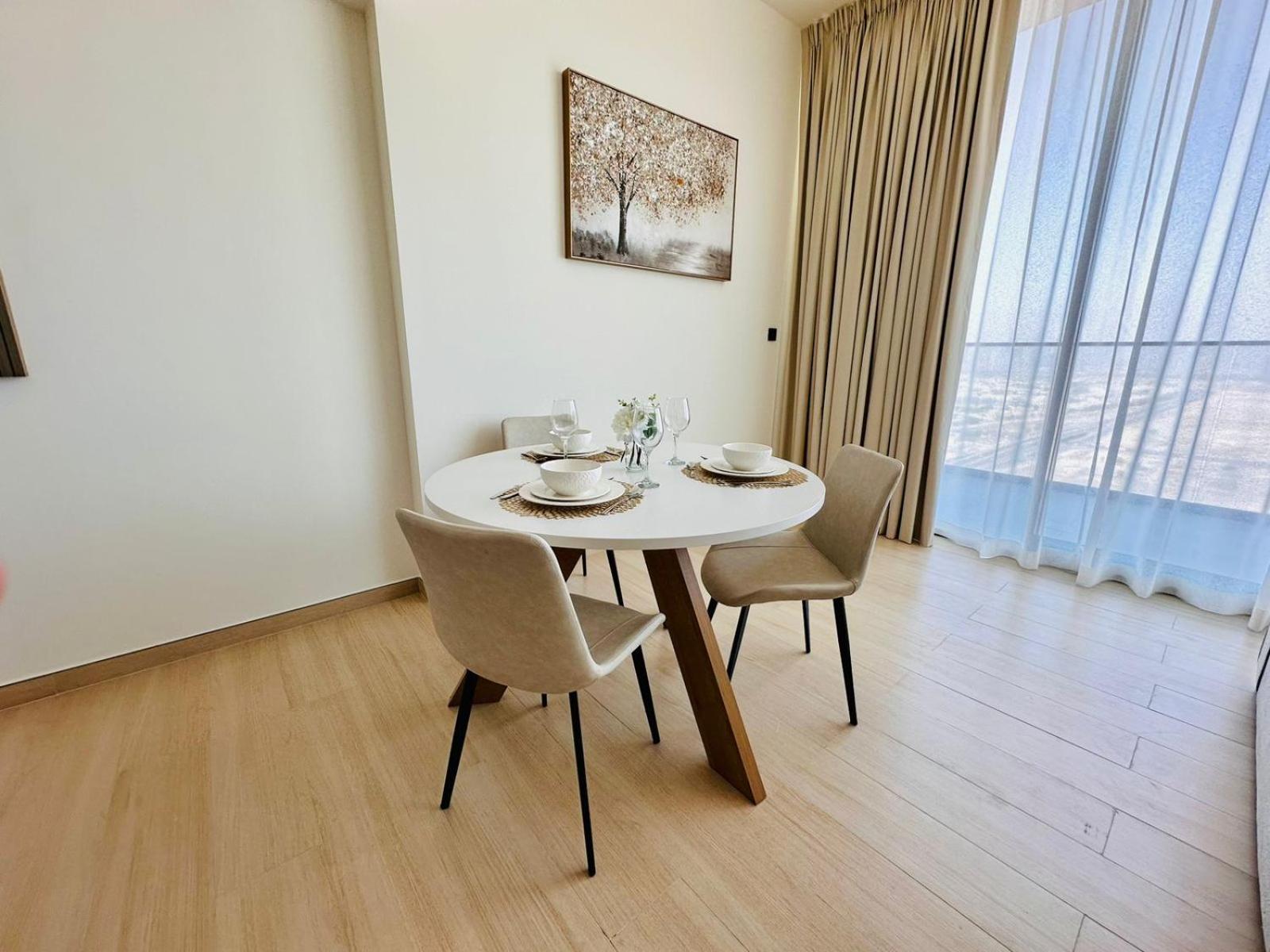 Apartment Spacious 1br With Big Balcony In Jvc