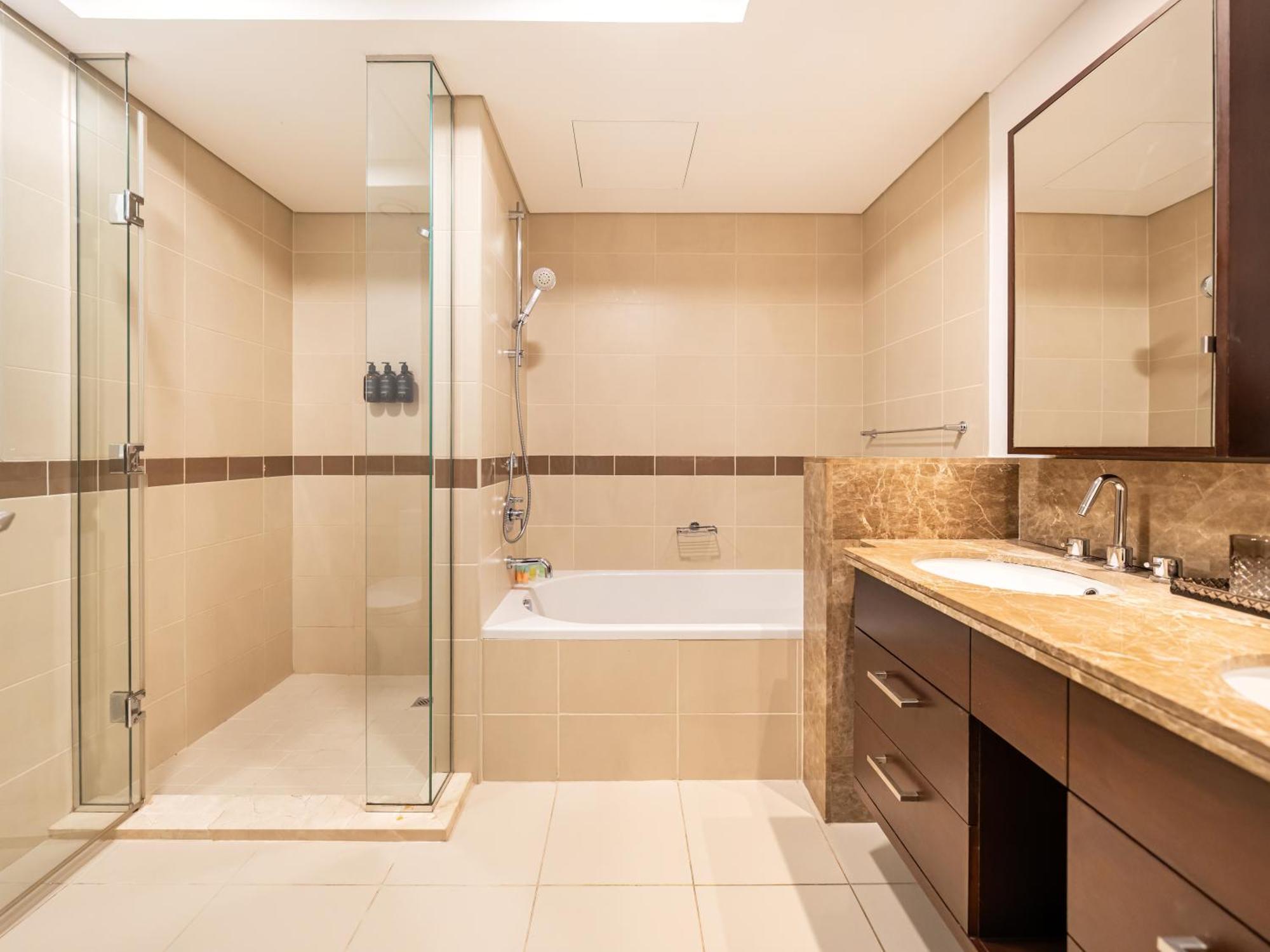 New Burj Khalifa & Fountain Views & Work Station Apartment *