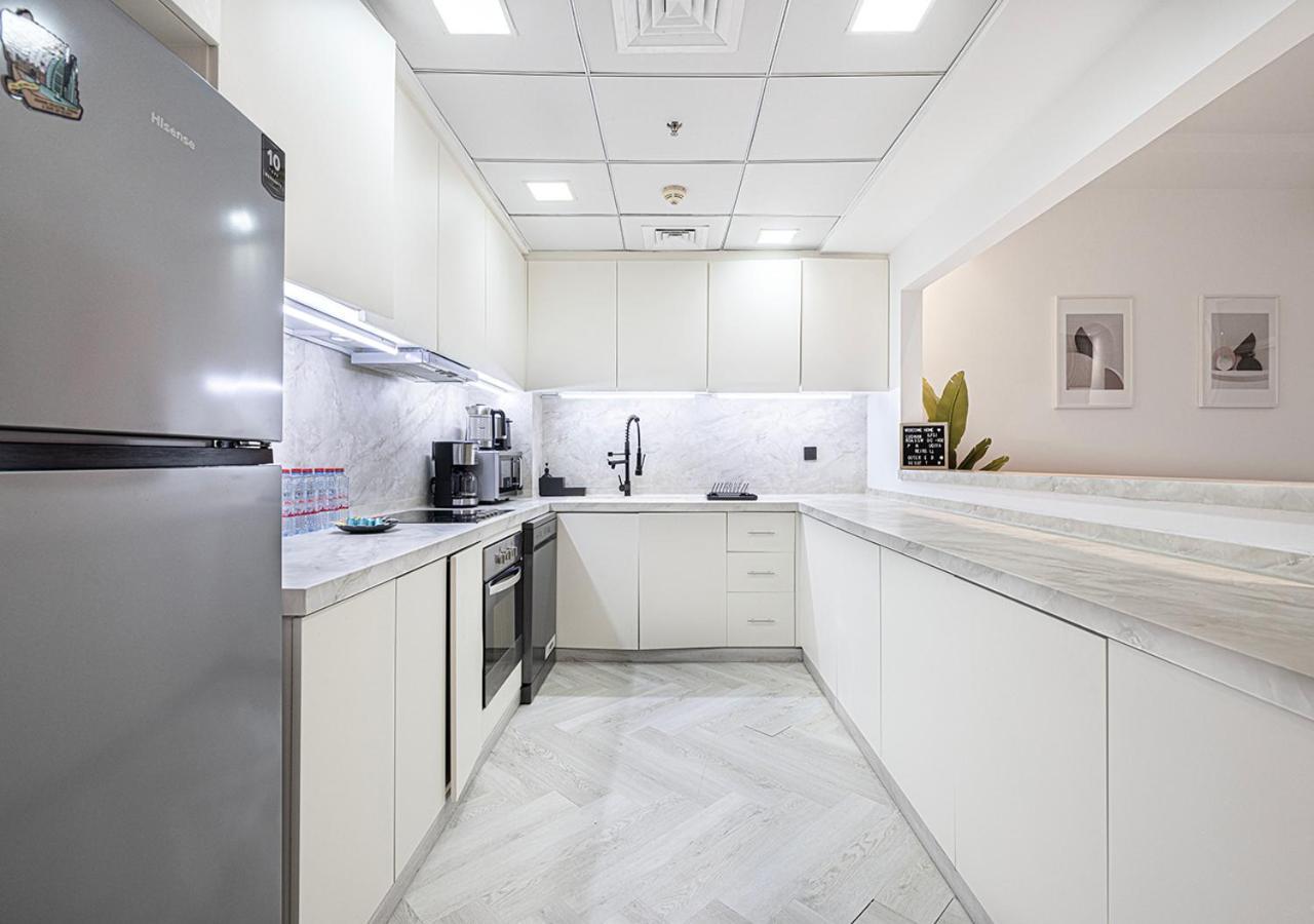 Apartment Modern 4br With Balcony And Scenic Marina Views Dubai