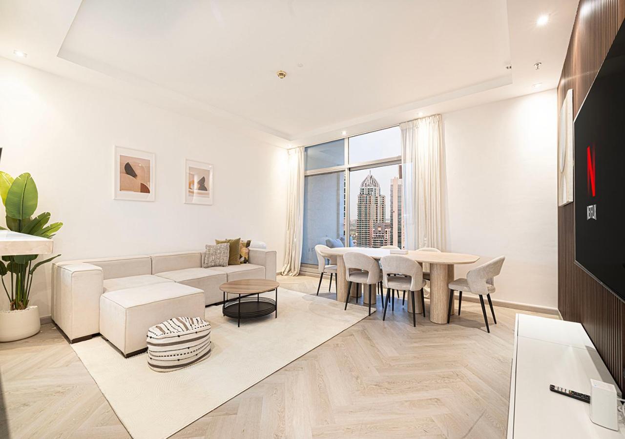 Modern 4br With Balcony And Scenic Marina Views Dubai