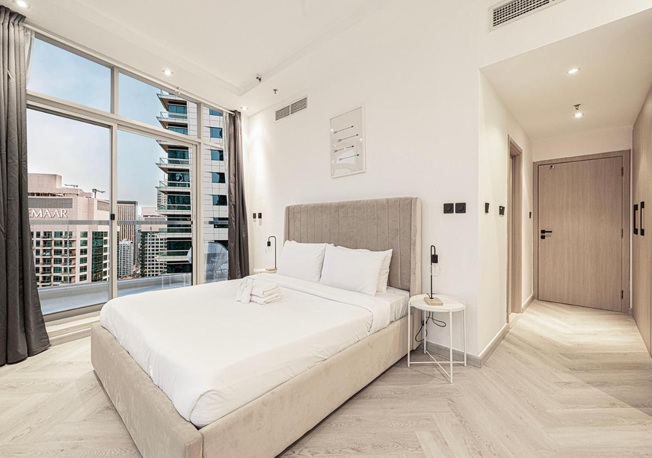 Modern 4br With Balcony And Scenic Marina Views Apartment