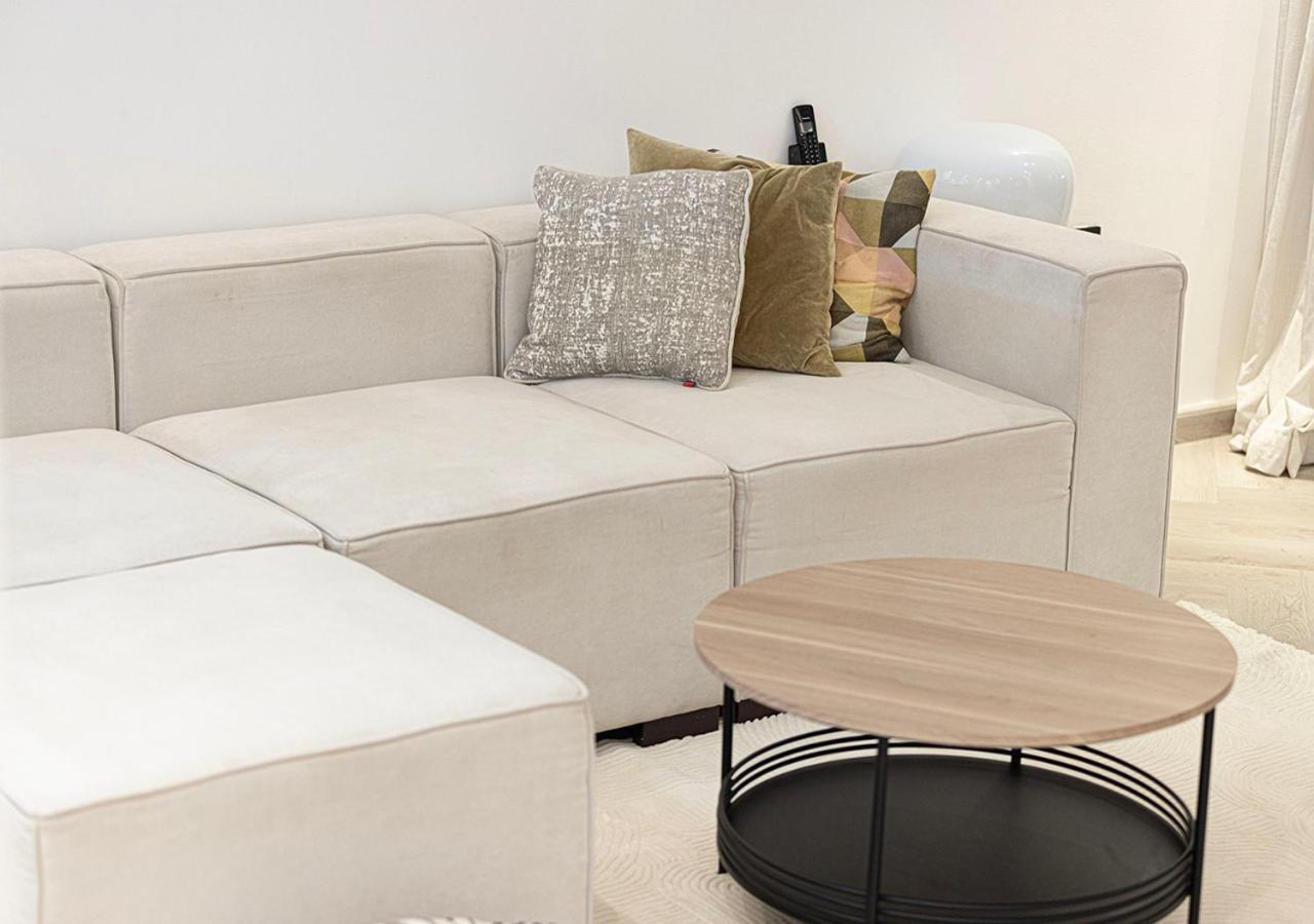 Modern 4br With Balcony And Scenic Marina Views Apartment *