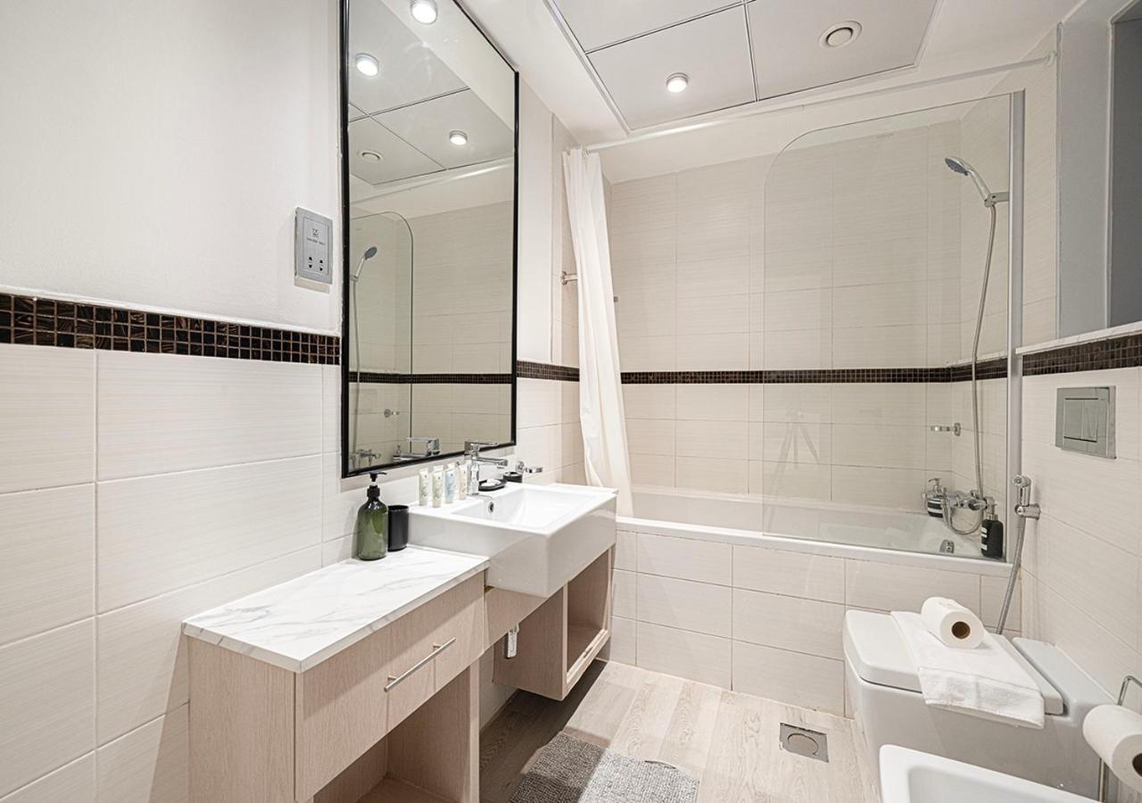Modern 4br With Balcony And Scenic Marina Views * Dubai