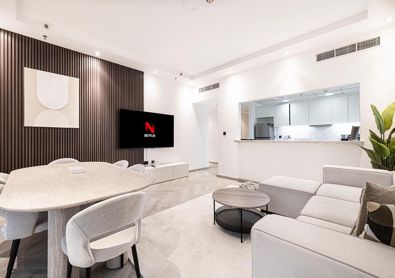 Modern 4br With Balcony And Scenic Marina Views Apartment