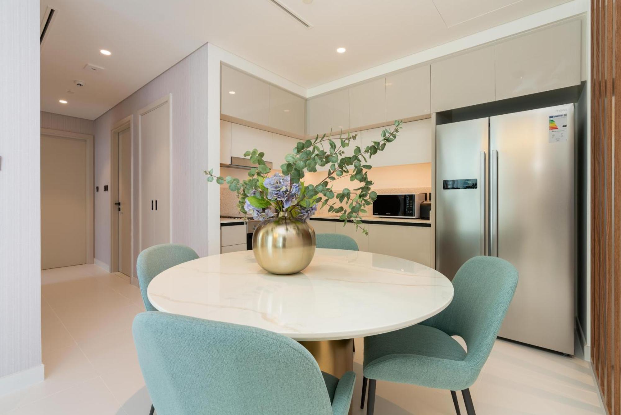 Apartment Marina Vista 2 - Beachfront Stunning - Full Sea Views Dubai