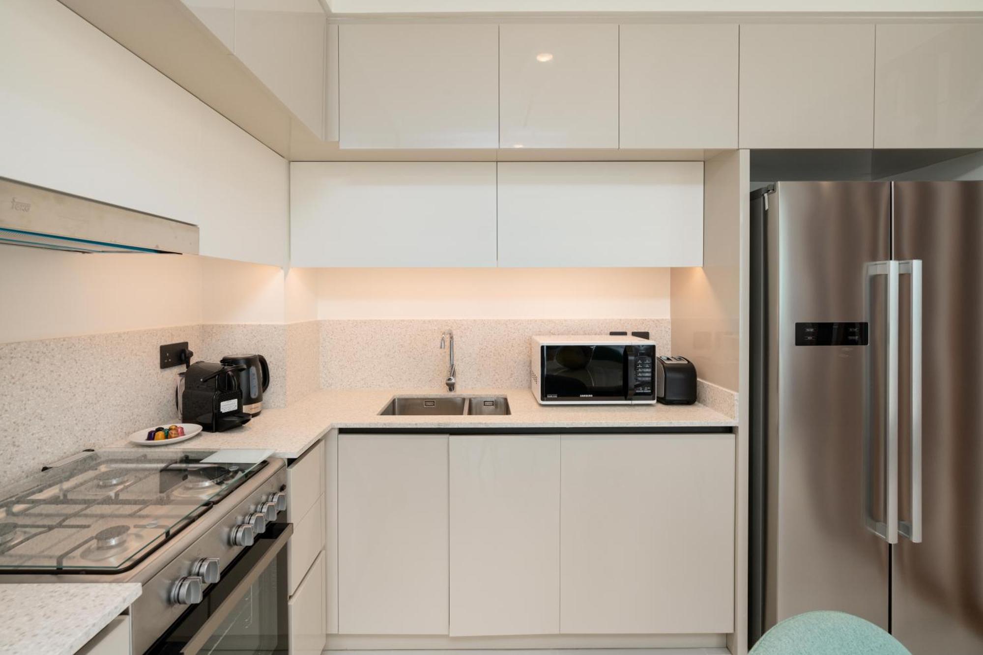 Marina Vista 2 - Beachfront Stunning - Full Sea Views *