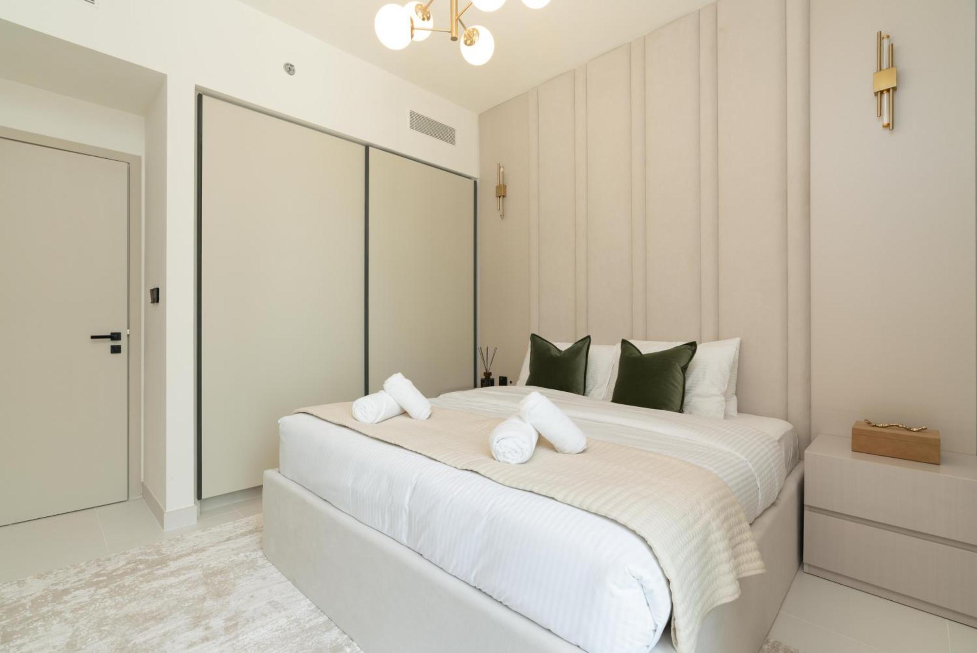 Marina Vista 2 - Beachfront Stunning - Full Sea Views * Dubai