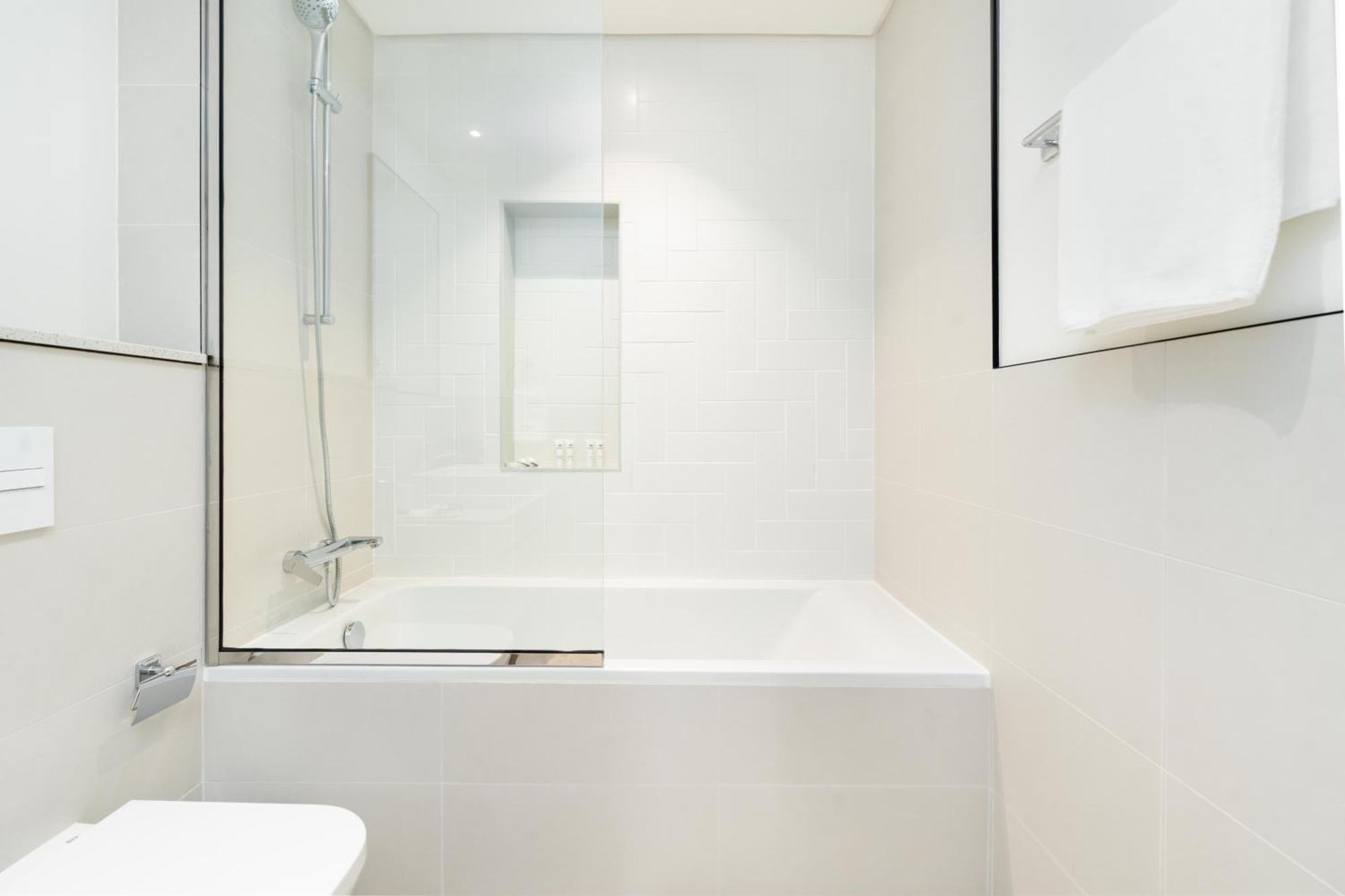 Marina Vista 2 - Beachfront Stunning - Full Sea Views