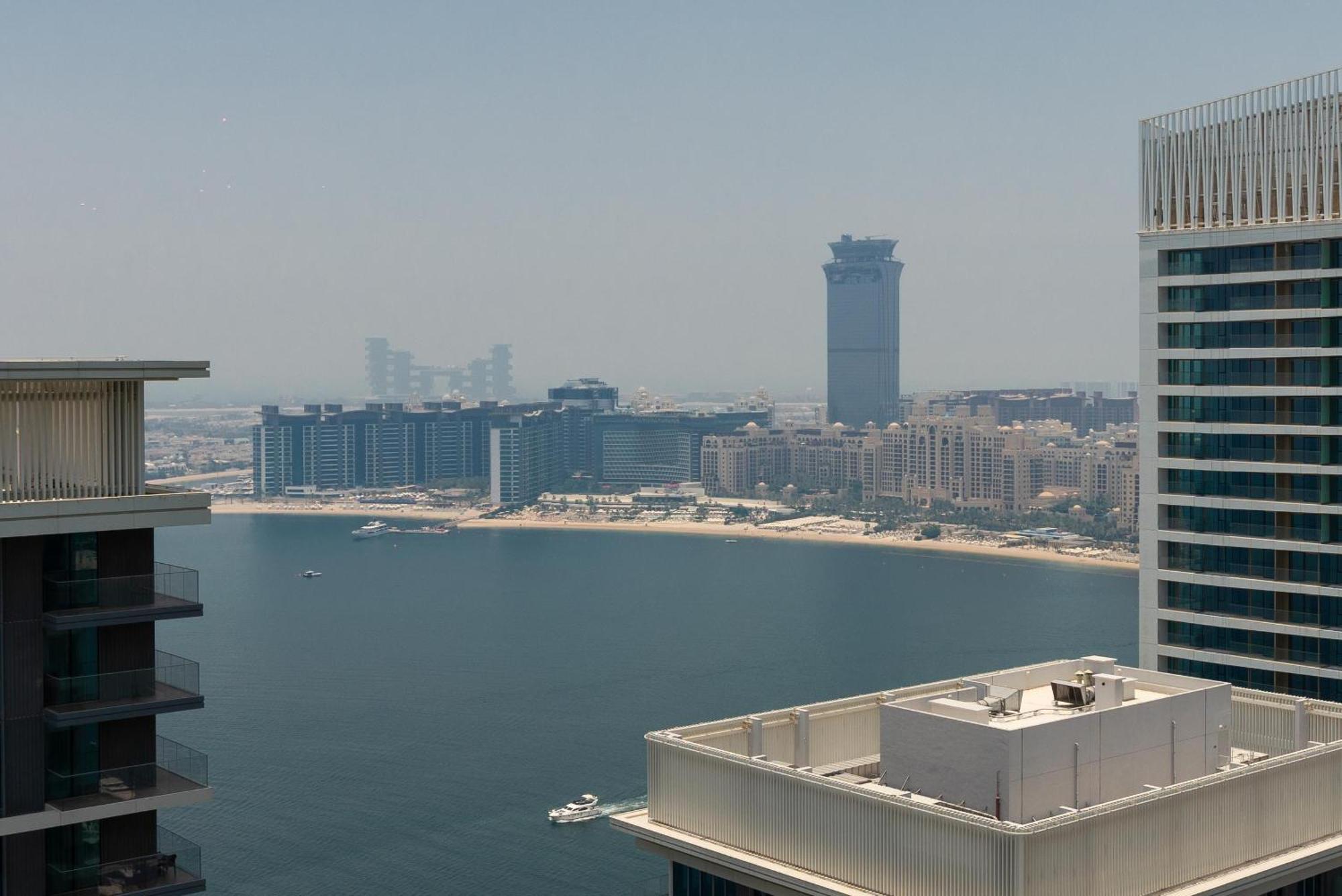 Apartment Marina Vista 2 - Beachfront Stunning - Full Sea Views Dubai
