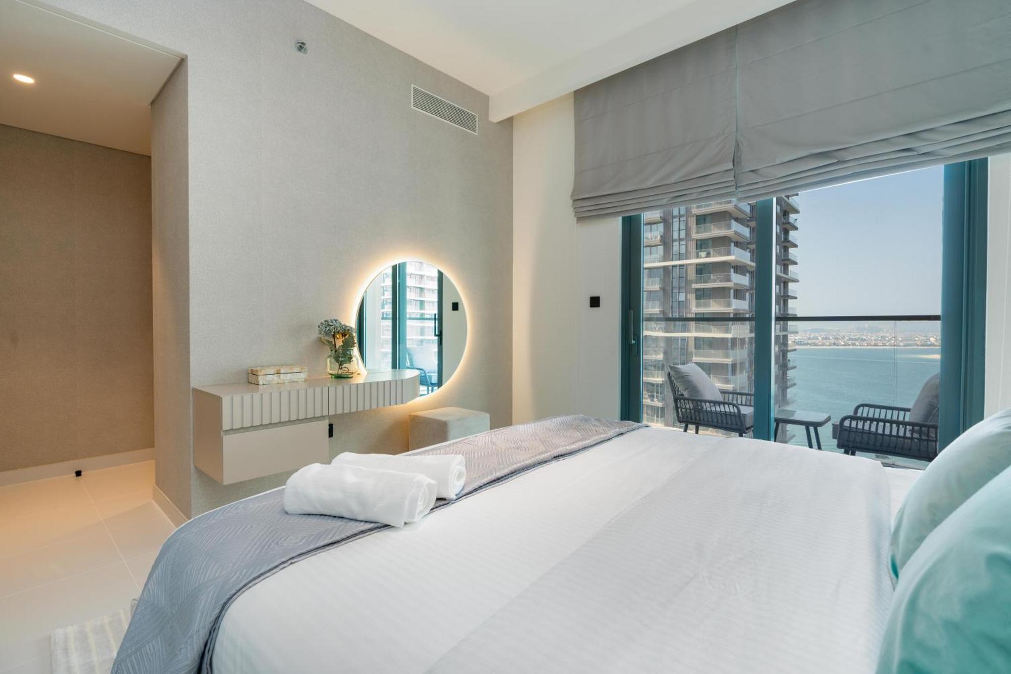 Apartment Marina Vista 2 - Beachfront Stunning - Full Sea Views Dubai