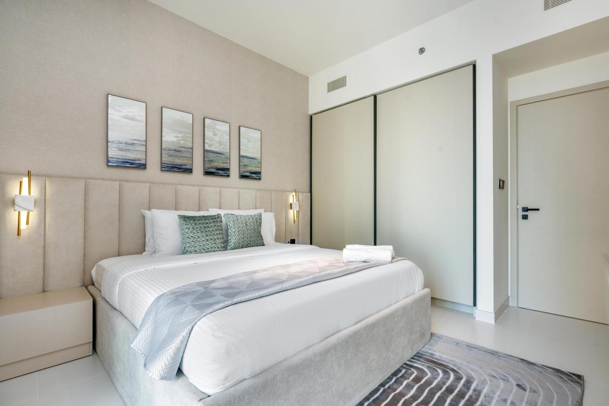 Marina Vista 2 - Beachfront Stunning - Full Sea Views *