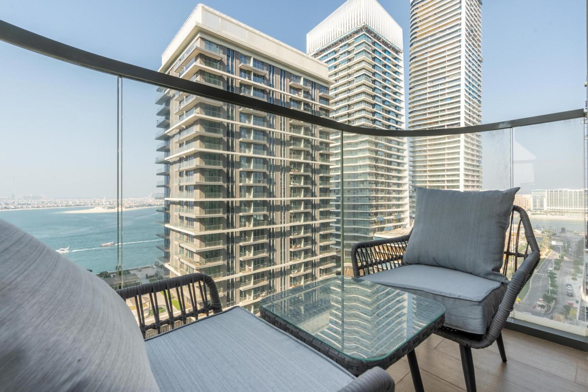 Marina Vista 2 - Beachfront Stunning - Full Sea Views *