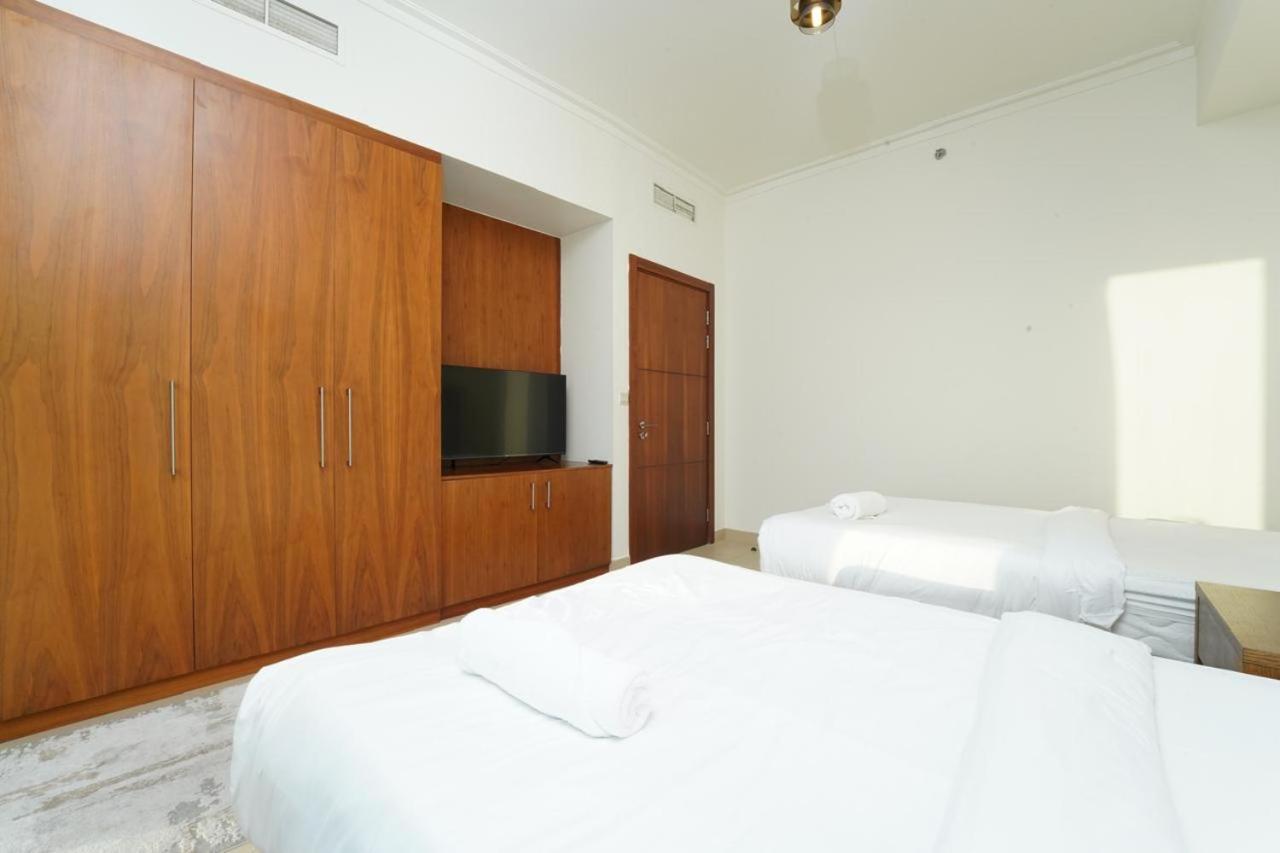 Amakin Burj Vista Tower 1 * Dubai