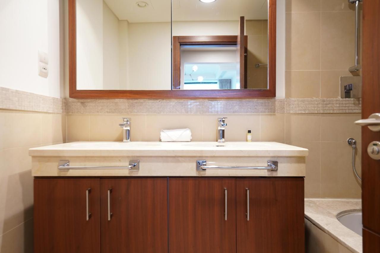 Apartment Amakin Burj Vista Tower 1 Dubai
