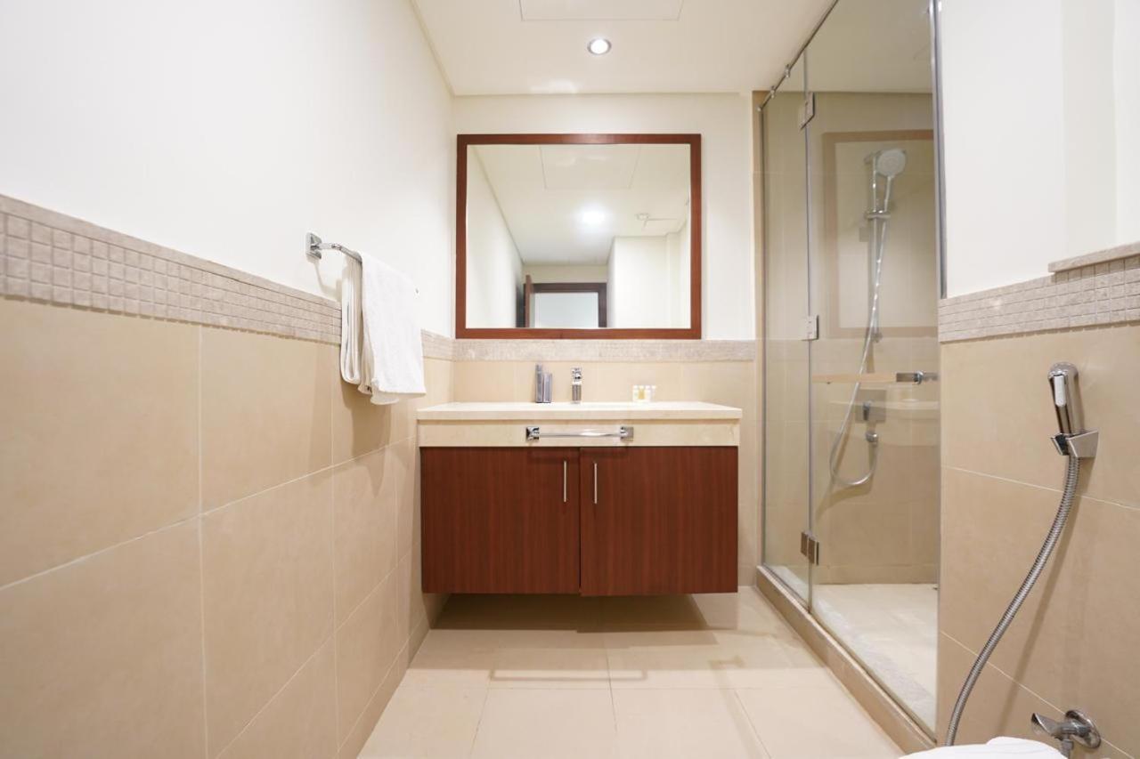 Amakin Burj Vista Tower 1 Apartment
