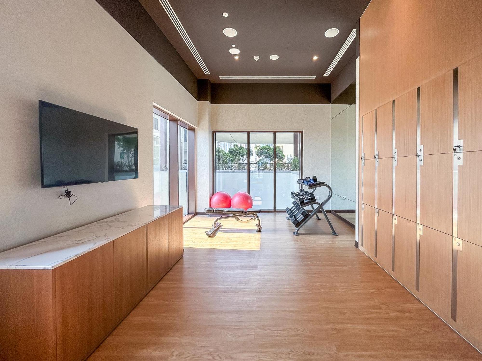 Elegant 1 Bedroom At Creek Bayshore Apartment
