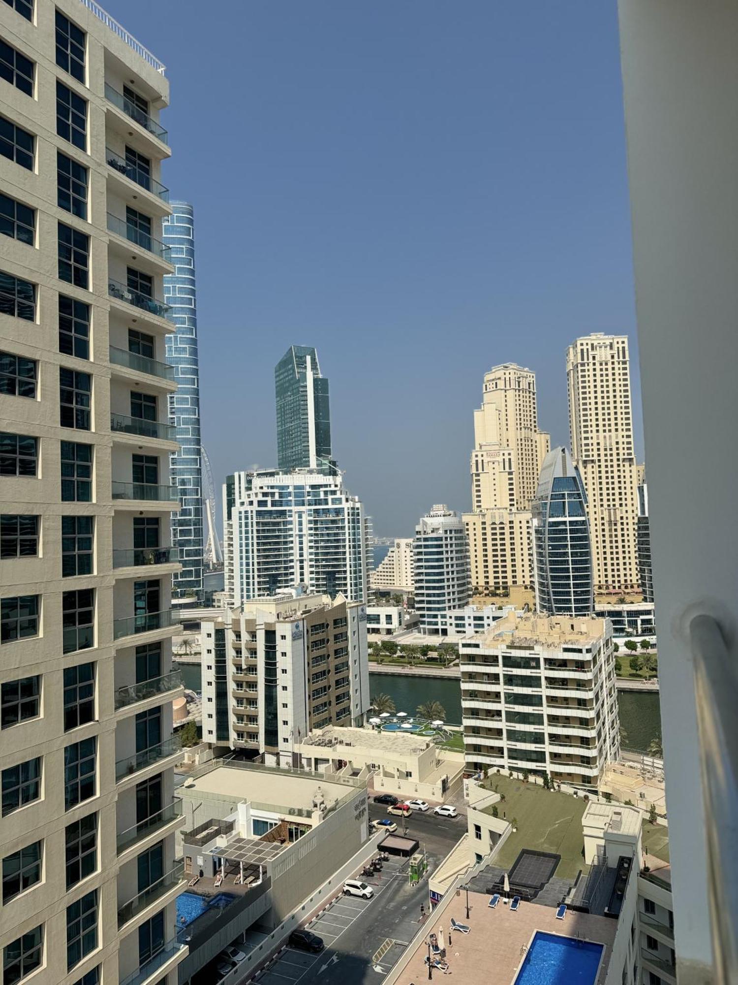 Comfortable, Spacious 1bd In Marina