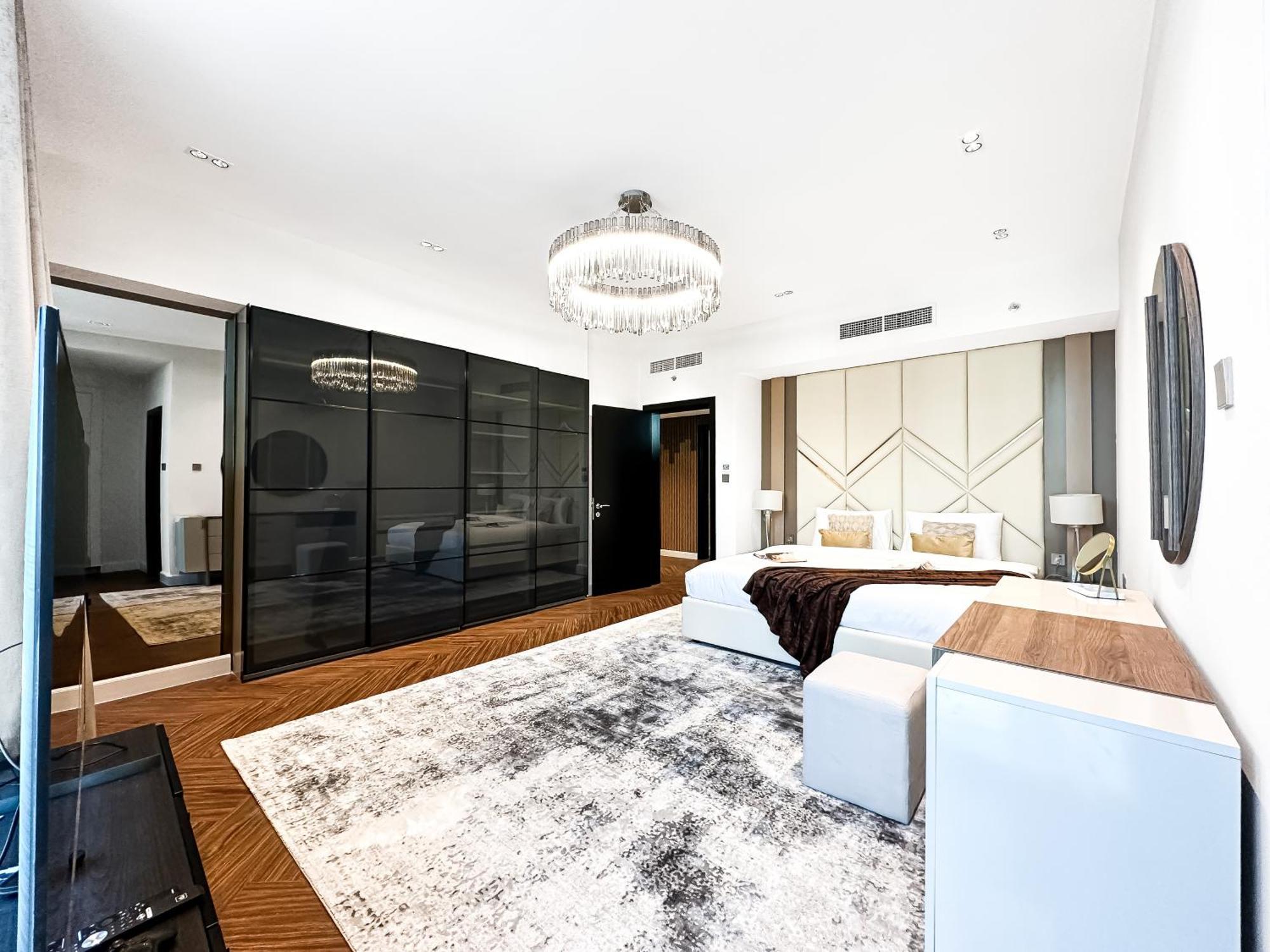 Apartment 3-bdr Marina Gem W Stunning Yacht Bay Views *