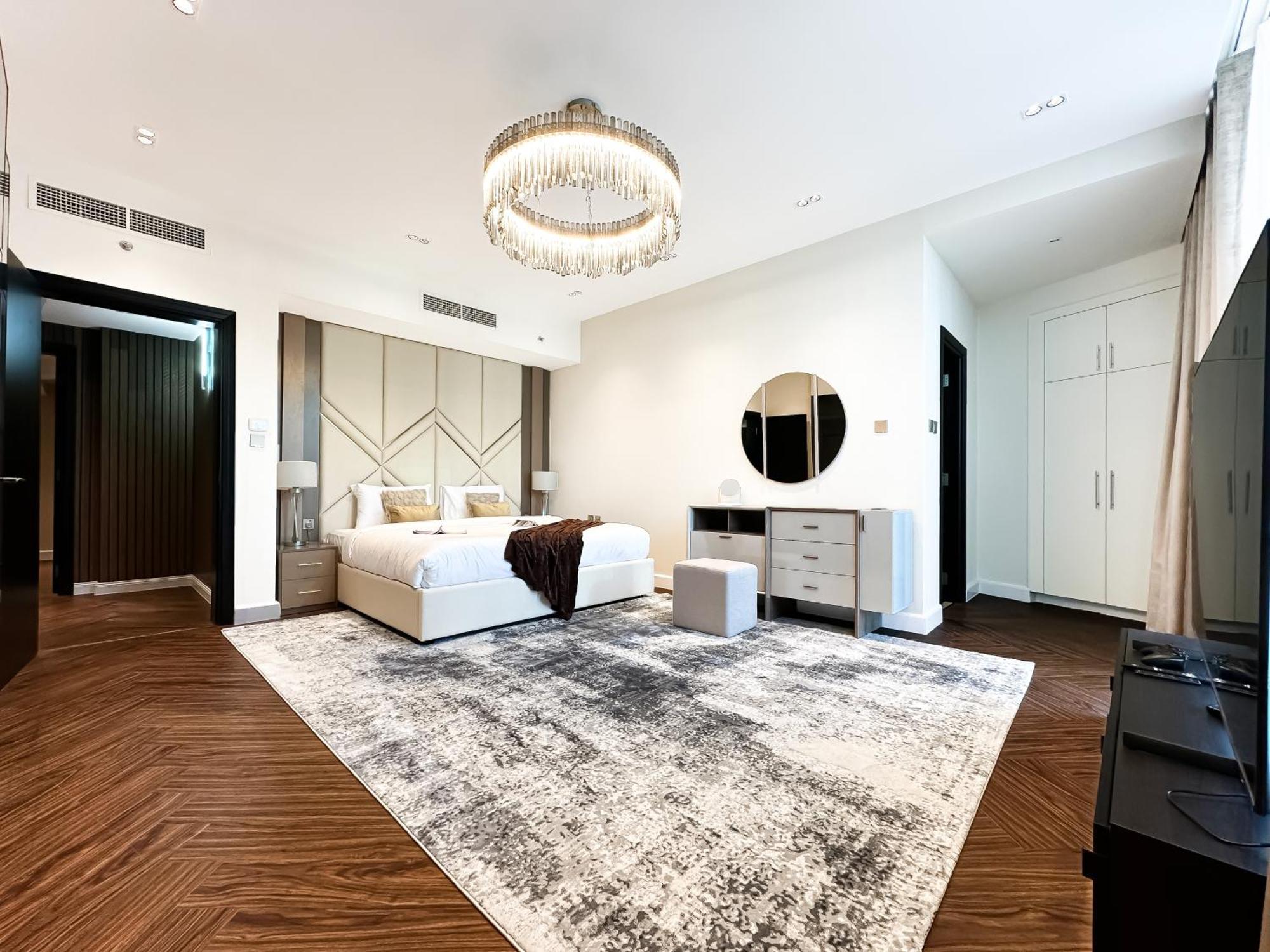 3-bdr Marina Gem W Stunning Yacht Bay Views * Dubai