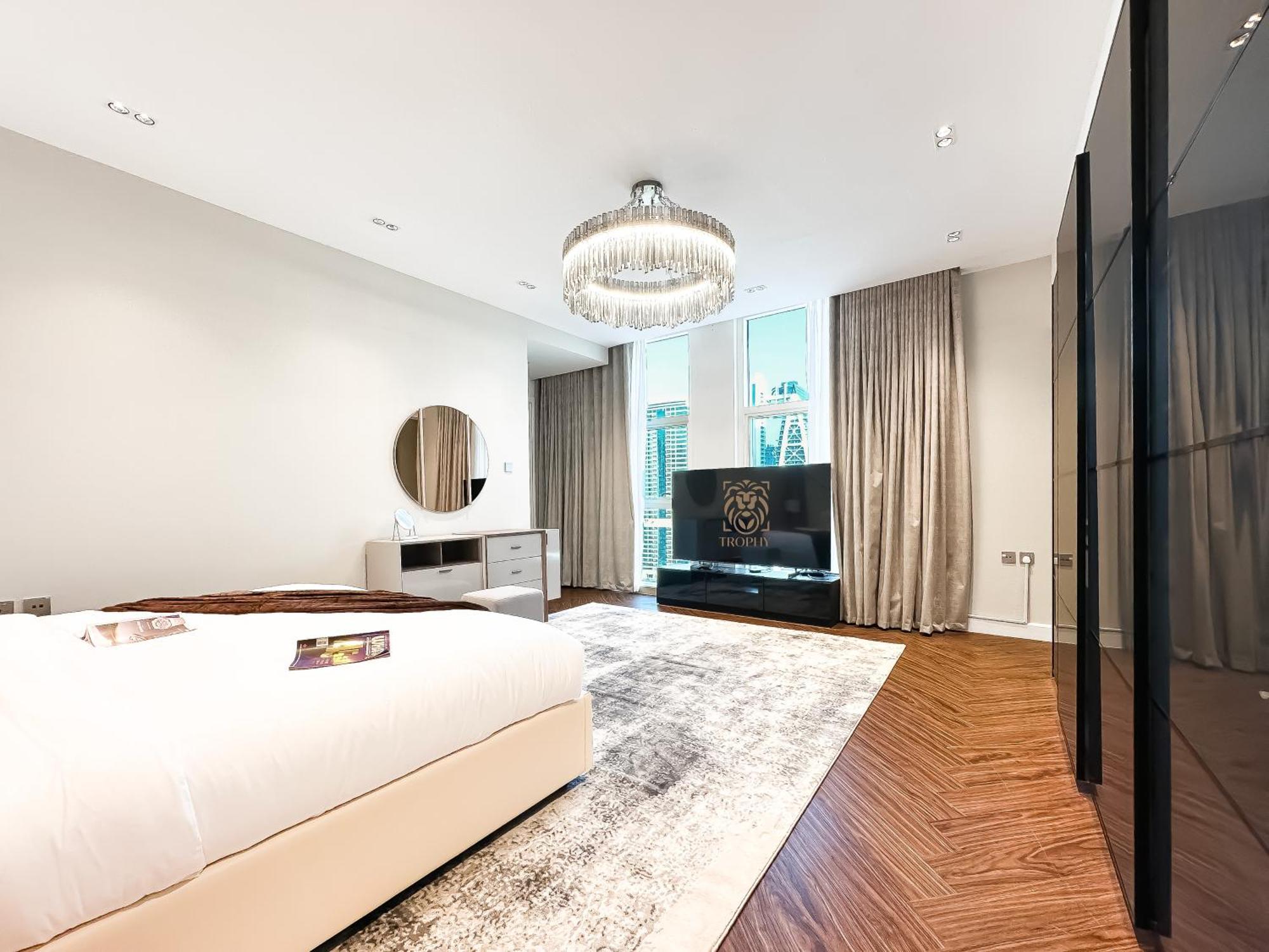 3-bdr Marina Gem W Stunning Yacht Bay Views Apartment